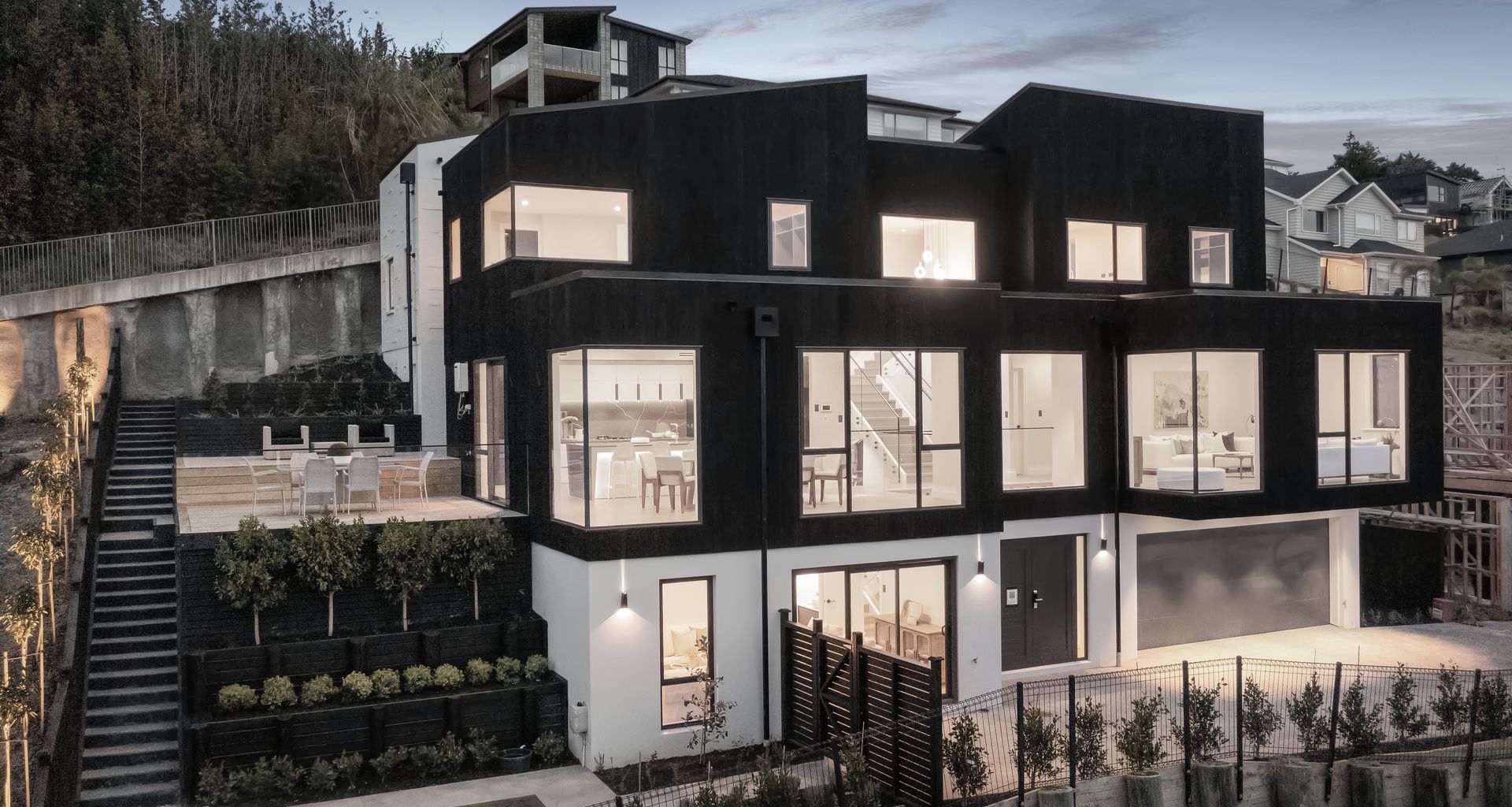 Colonial Drive, Silverdale banner
