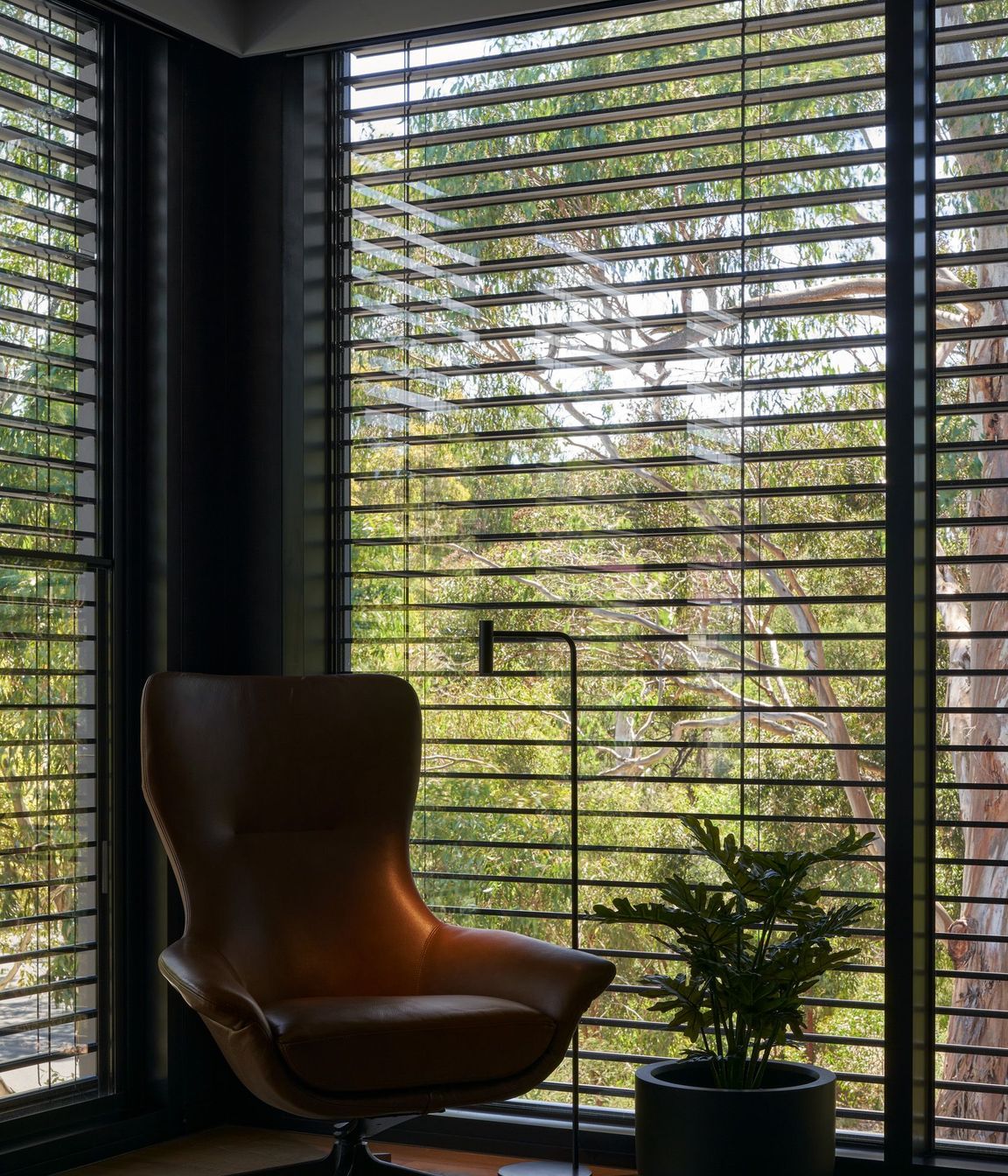 SOM Blinds | Motorised External Venetians | Finnis Architects | Photography | Damien Kook