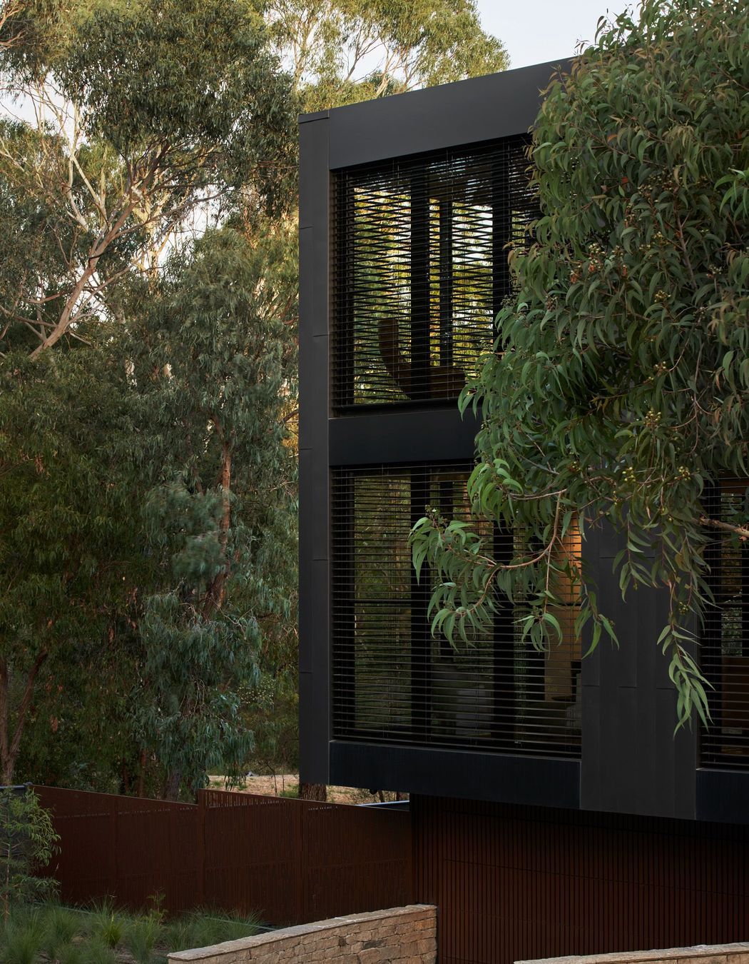 SOM Blinds | Motorised External Venetians | Finnis Architects | Photography | Damien Kook