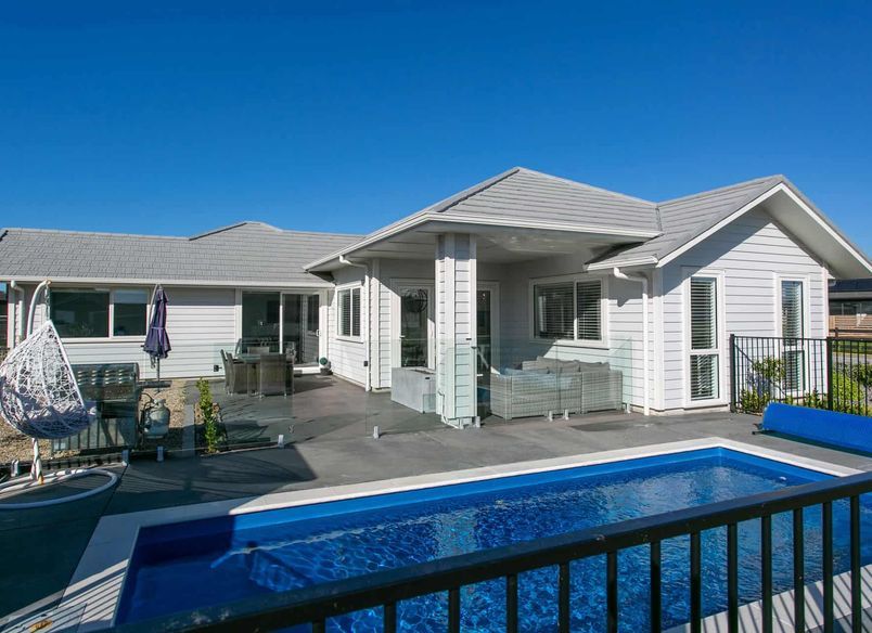 Bungalow with swimming pool