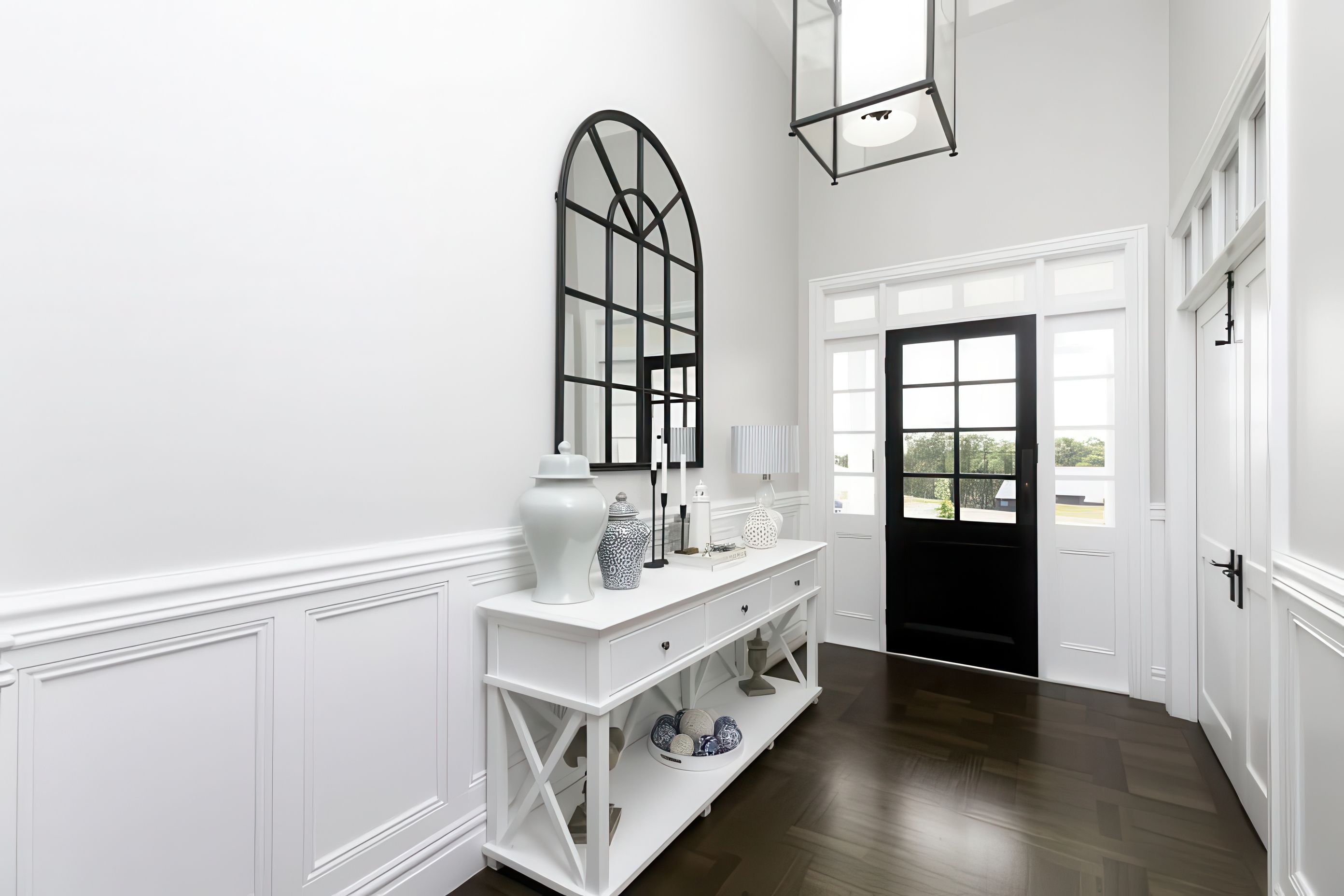 Grand Hamptons Entry Hallway