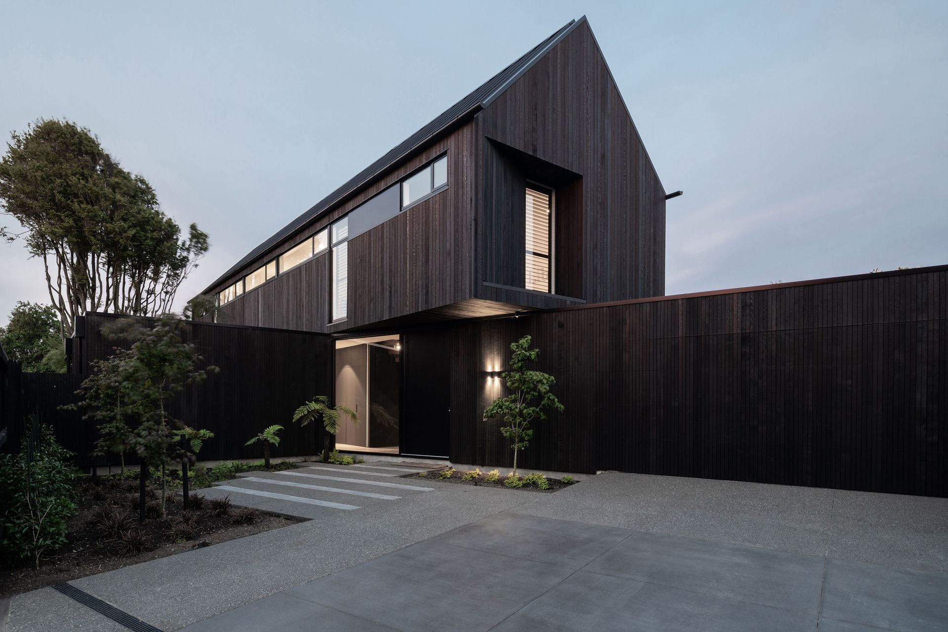 Fulcrum-House-Exterior-from-Driveway-Stephen-Goodenough-v3.jpg