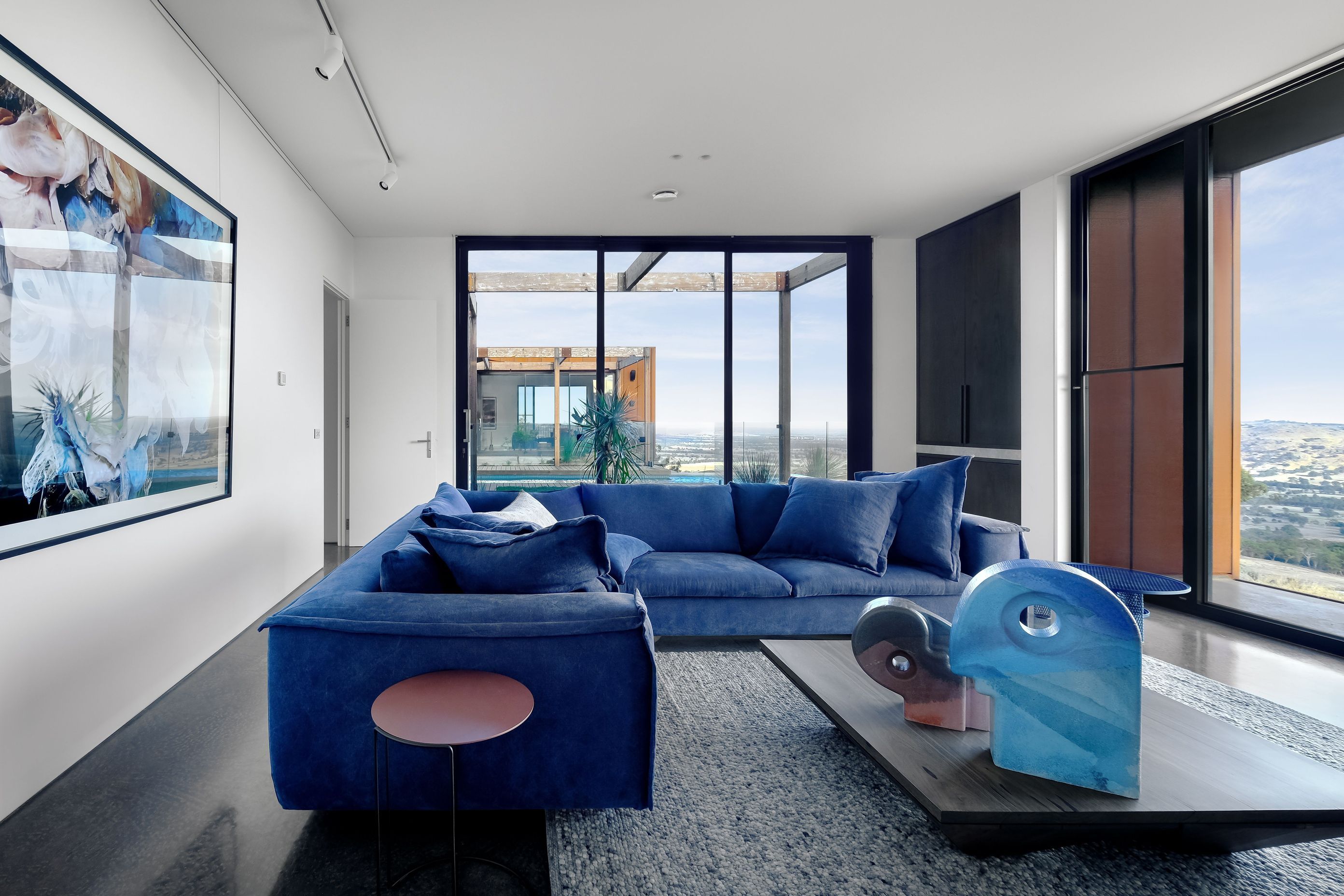 GUEST-LOUNGE-1-v2.jpg