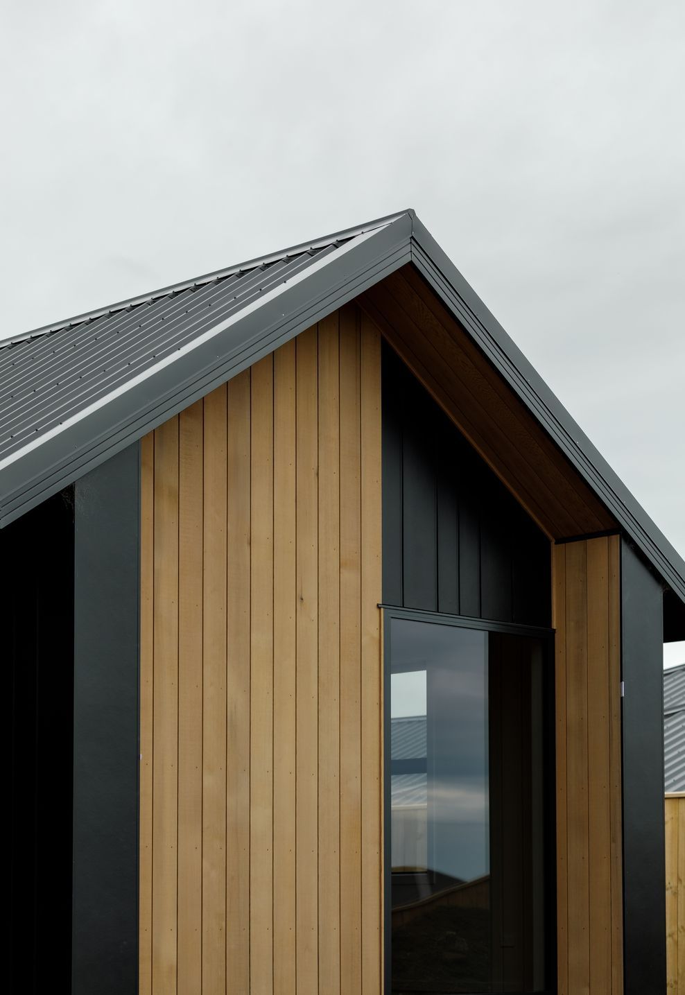 GeniaBelvedere-DriveExterior-Angle-01-ap-compressed-v2.jpg