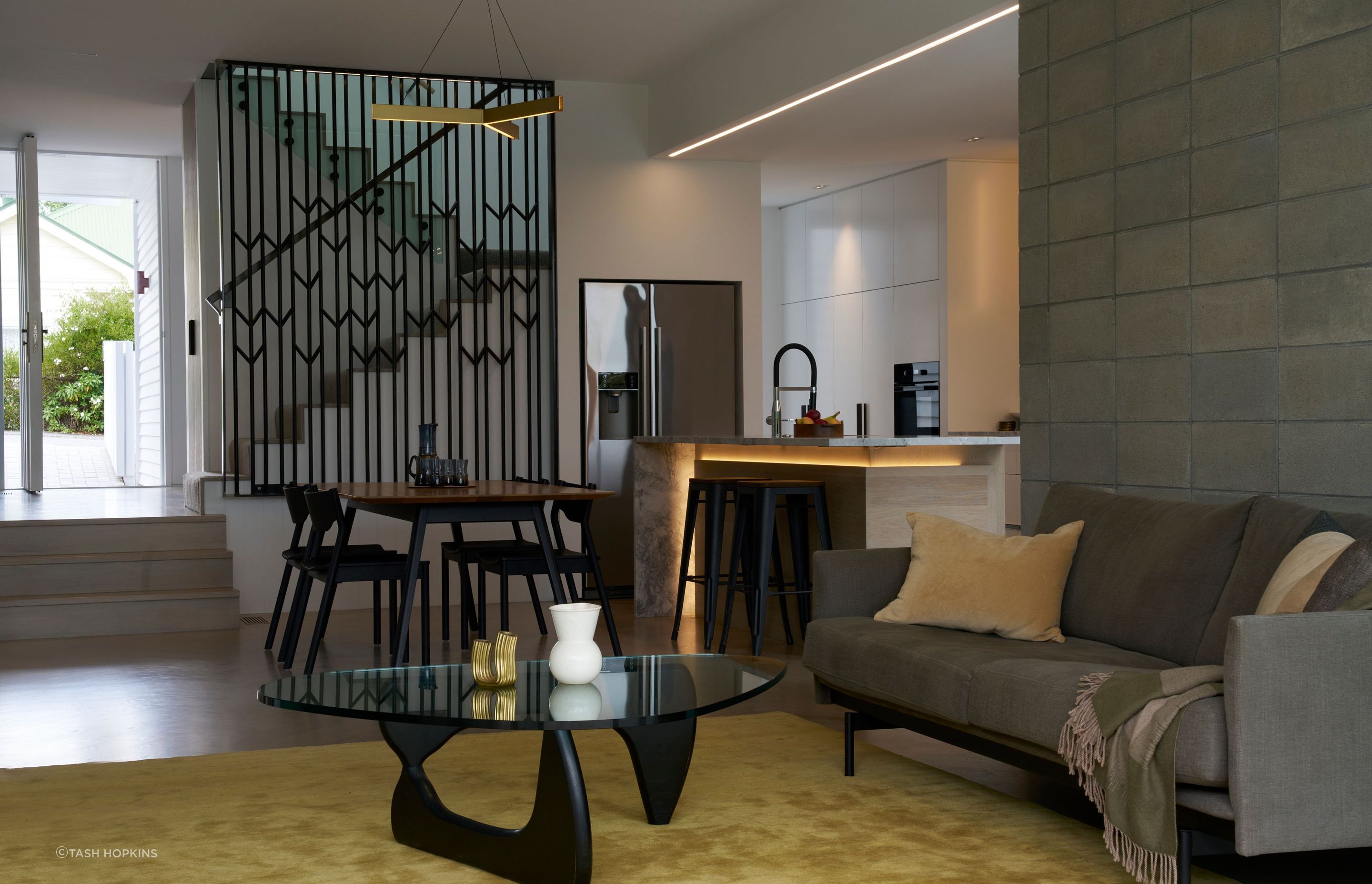 Gerrad-Hall-ArchitectsPonsonby-House-Living-and-KitchenTash-Hopkins8.jpg