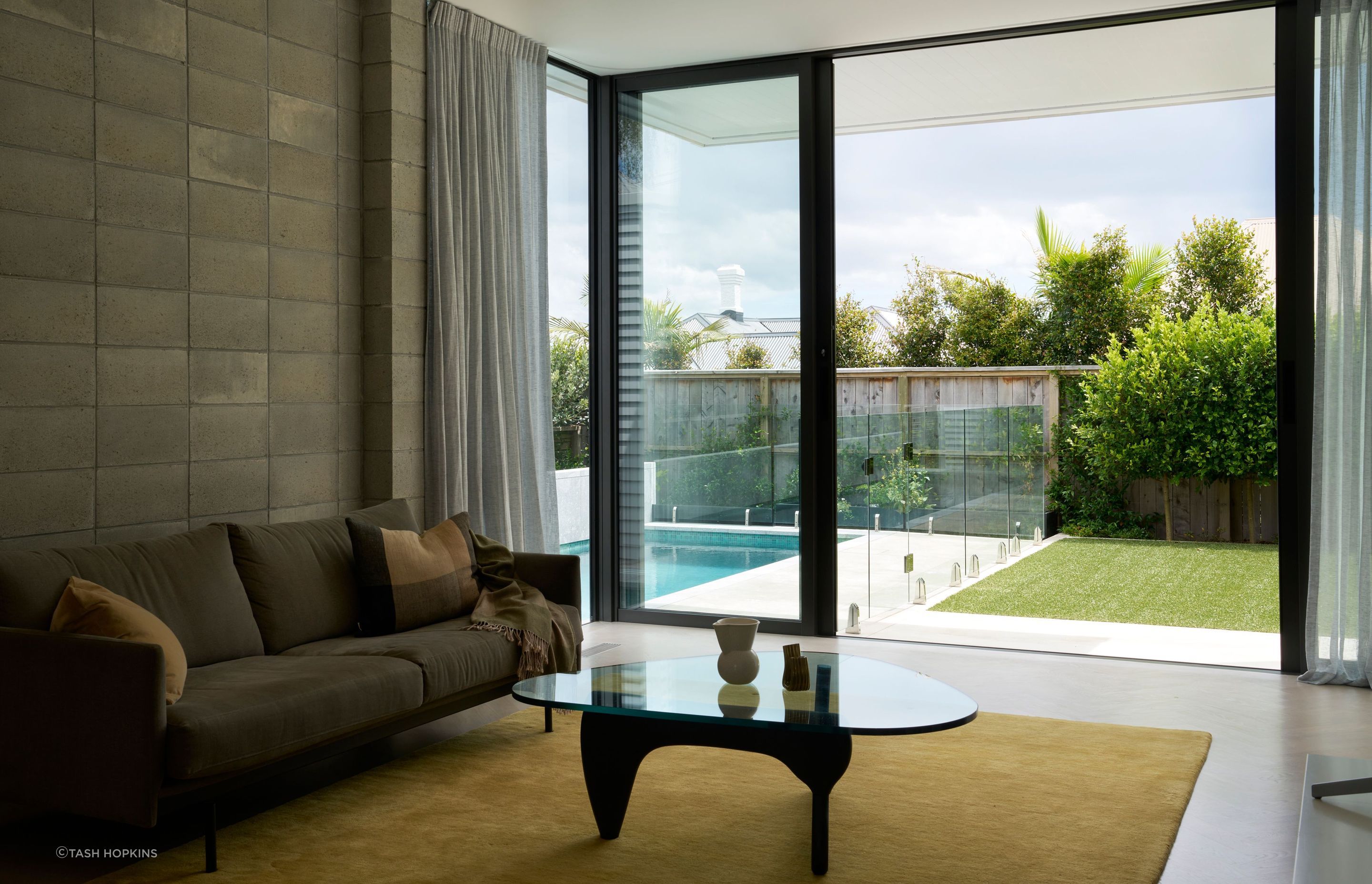 Gerrad-Hall-ArchitectsPonsonby-House-Living-to-poolTash-Hopkins9.jpg