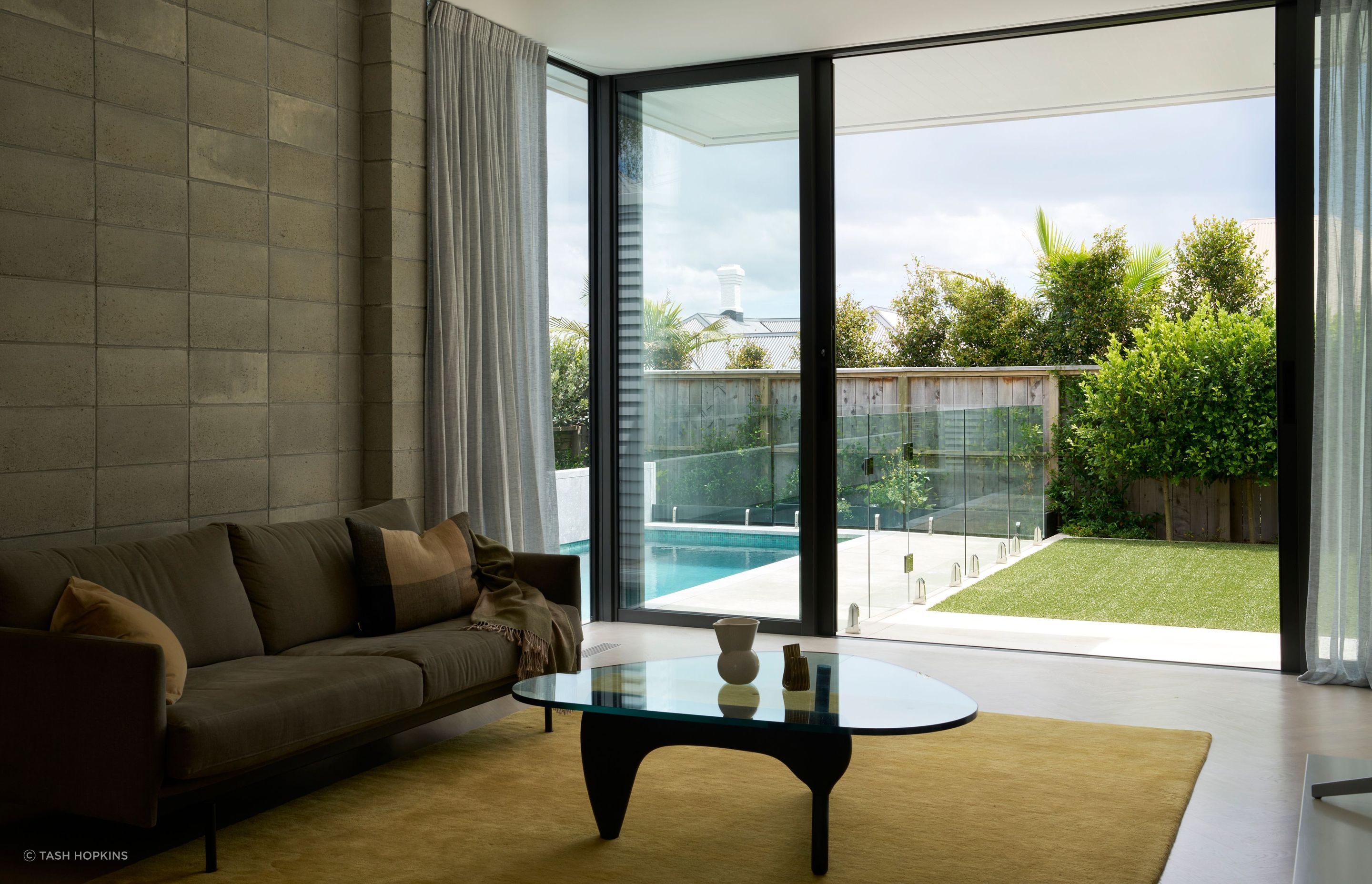 Gerrad-Hall-ArchitectsPonsonby-House-Living-to-poolTash-Hopkins9.jpg