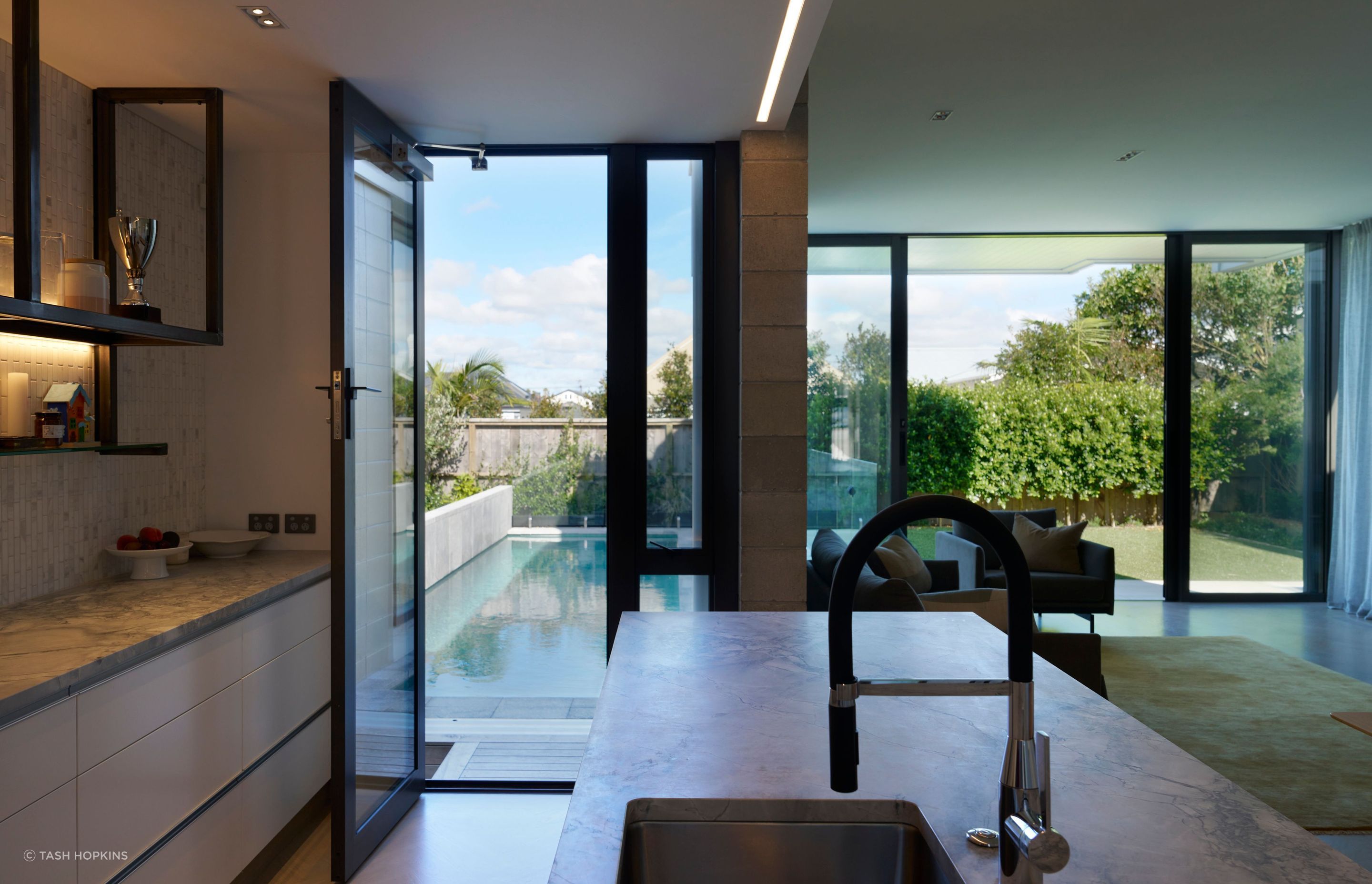 Gerrad-Hall-ArchitectsPonsonby-HouseTowards-PoolTash-Hopkins2.jpg