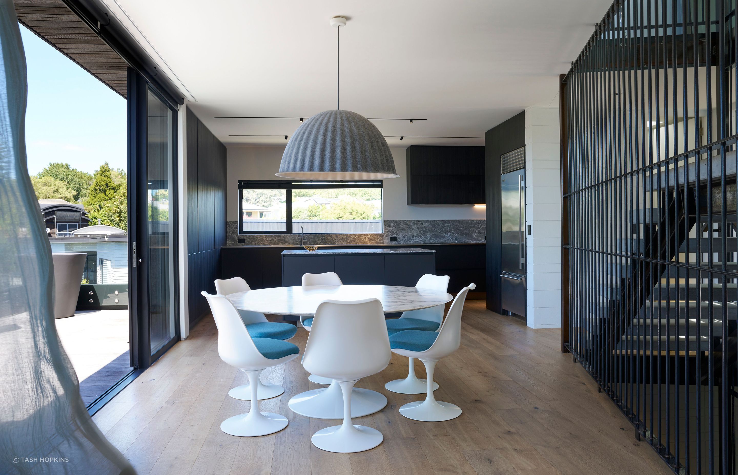 Gerrad-Hall-ArchitectsWestmere-Right-of-Way-HouseDiningTash-Hopkins-Photography10-.jpg