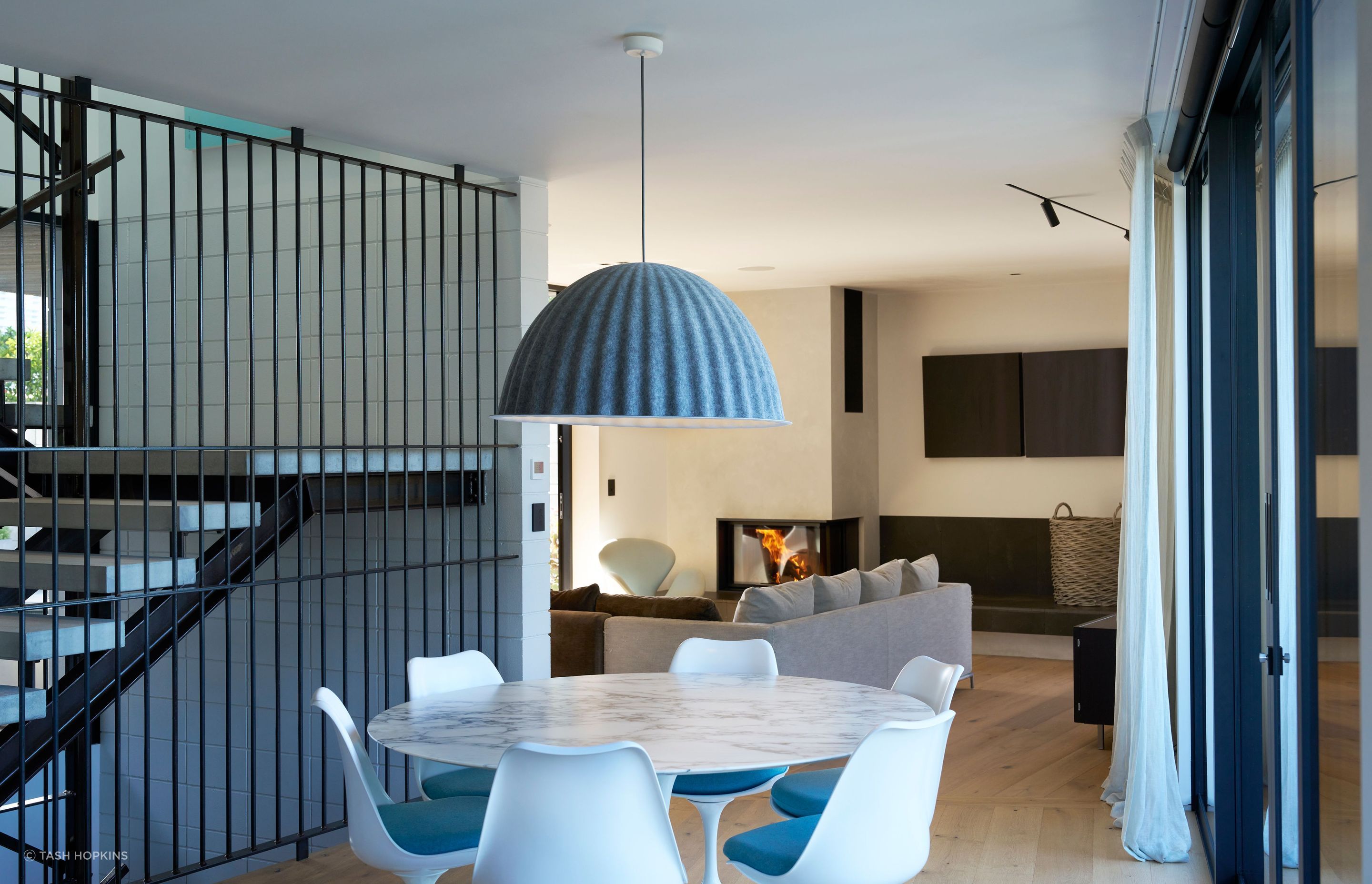 Gerrad-Hall-ArchitectsWestmere-Right-of-Way-HouseDiningTash-Hopkins-Photography7.jpg