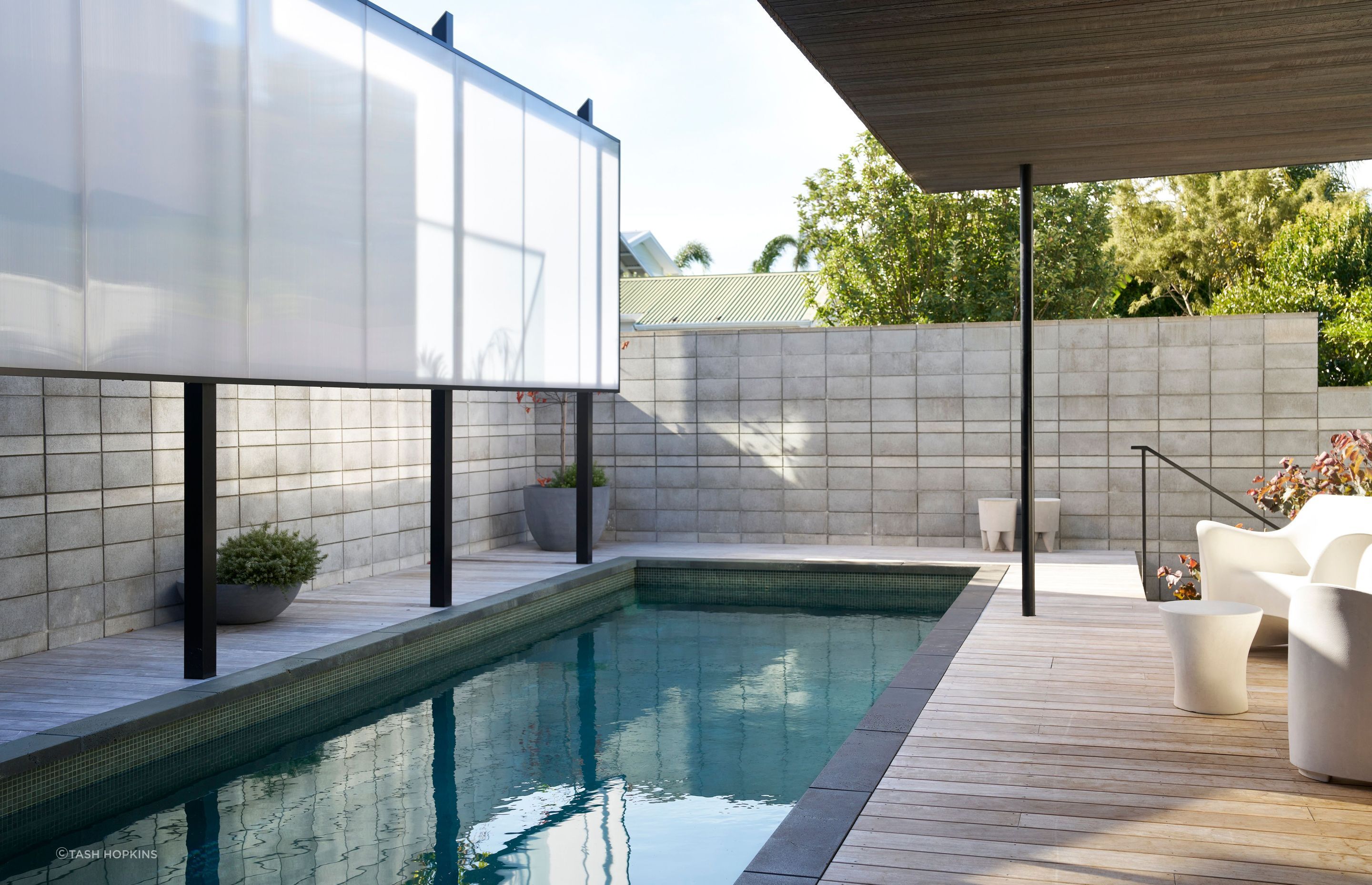 Gerrad-Hall-ArchitectsWestmere-Right-of-Way-HousePool-ScreenTash-Hopkins-Photography6-.jpg