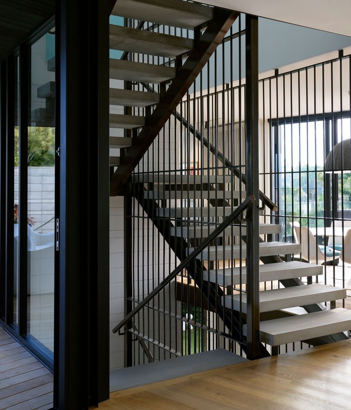 Gerrad-Hall-ArchitectsWestmere-Right-of-Way-HouseStairwellTash-Hopkins-Photography8-.jpg