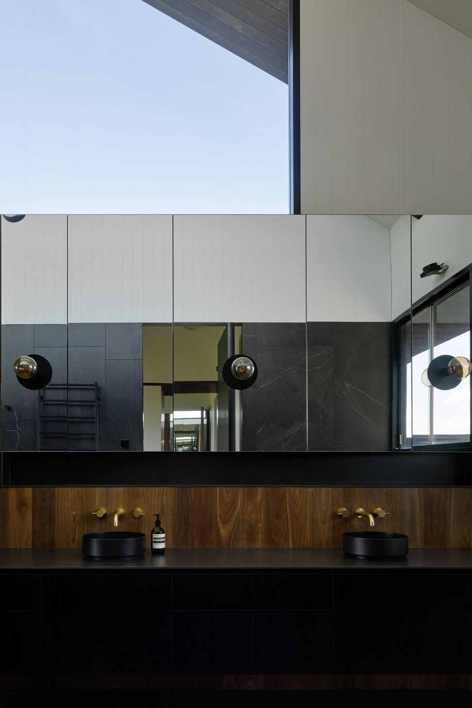 Glenmaurie-Station-by-Shaun-Lockyer-Architects-Issue-11-Feature-The-Local-Project-Image-25-1.jpg