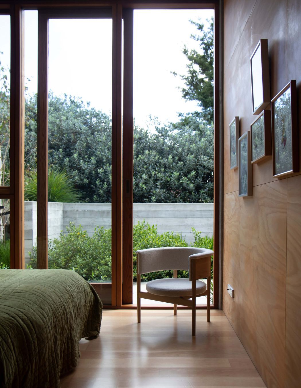 Waimauku House / Jo Craddock Architecture. Product Featured N-CC01 Lounge Chair by Karimoku Case Study