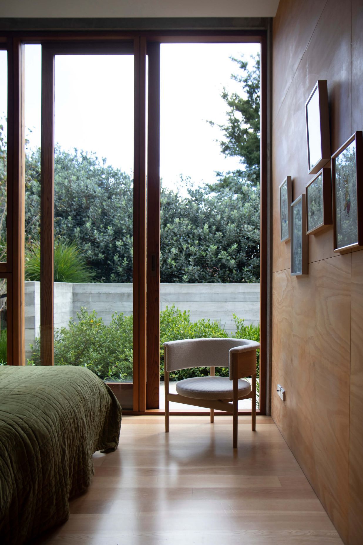 Waimauku House / Jo Craddock Architecture. ‍Product Featured N-CC01 Lounge Chair by Karimoku Case Study