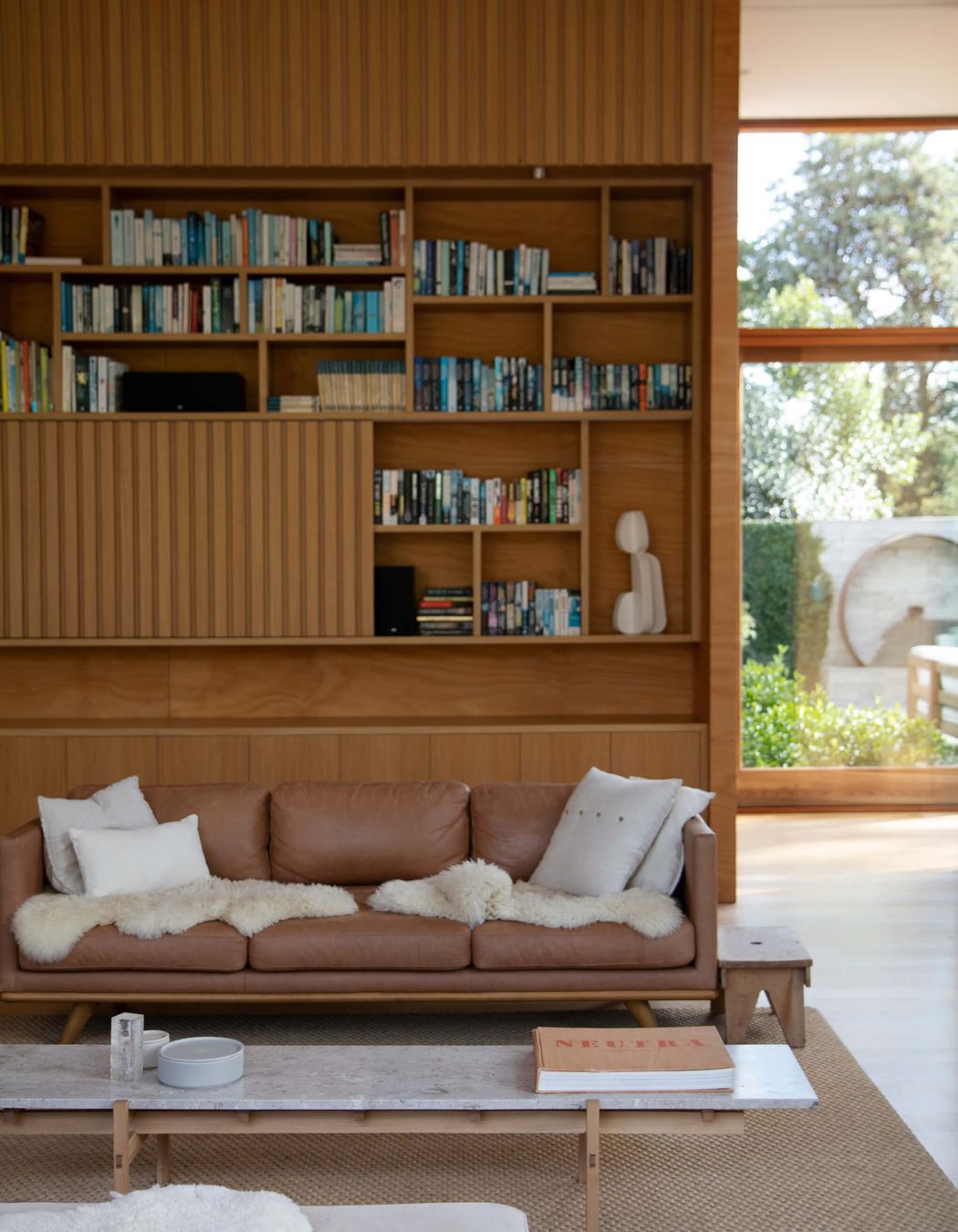 Waimauku House / Jo Craddock Architecture. Product Featured N-CT01 Coffee Table by Karimoku Case Study
