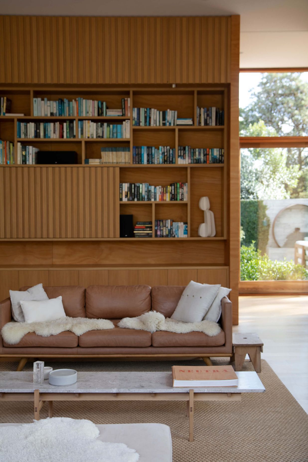 Waimauku House / Jo Craddock Architecture. ‍Product Featured ‍N-CT01 Coffee Table by Karimoku Case Study