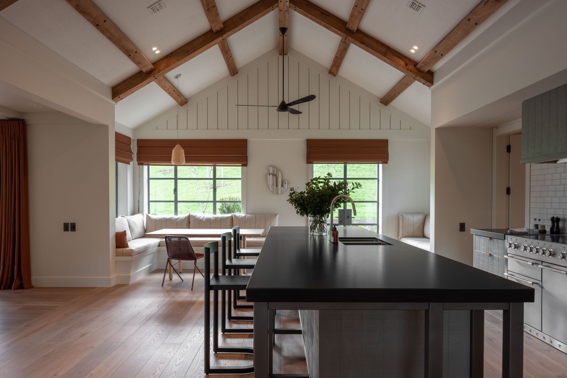 Euchre Lodge - Black Barn Luxury Retreat