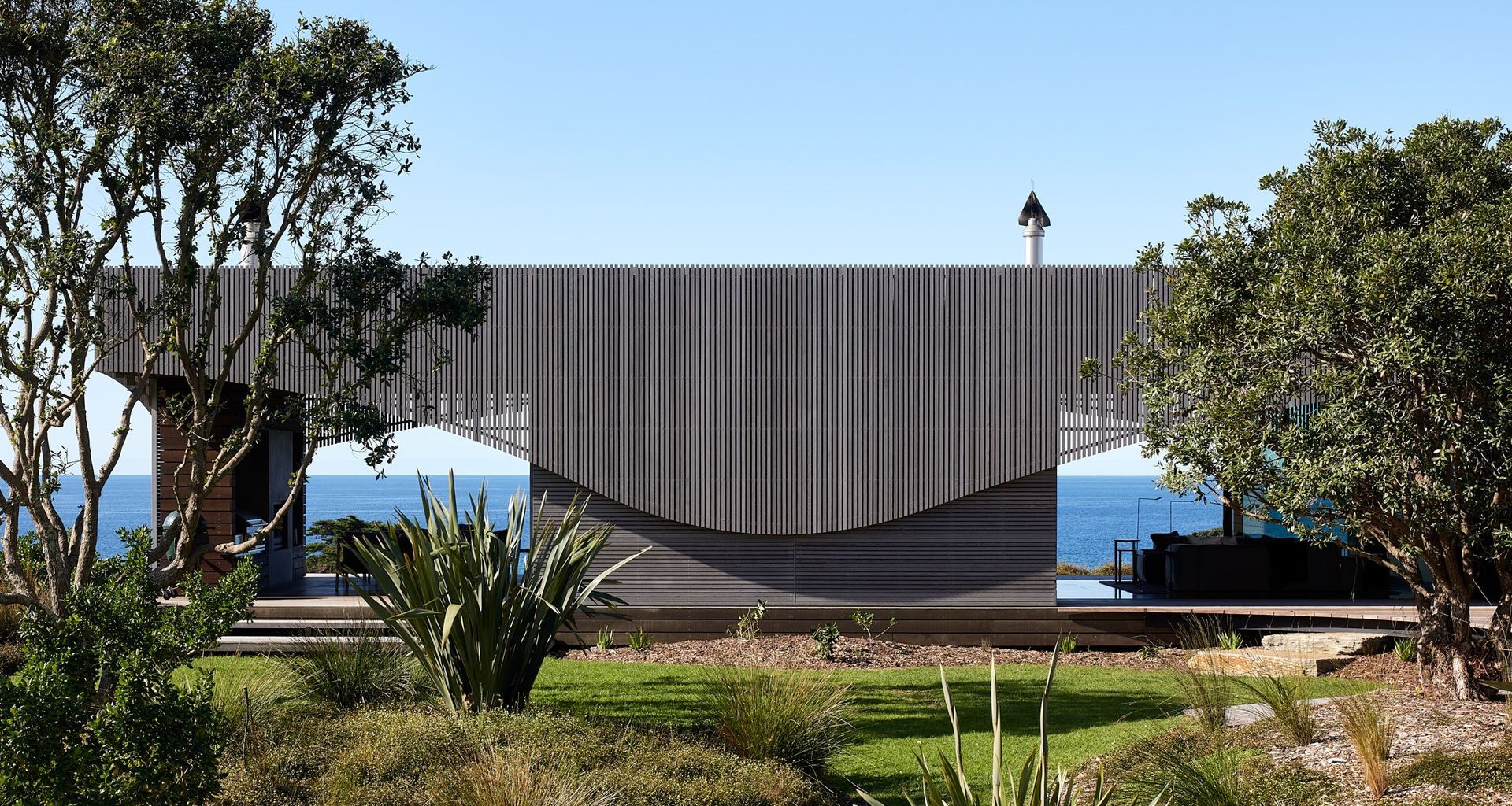 Dune House, Northland banner