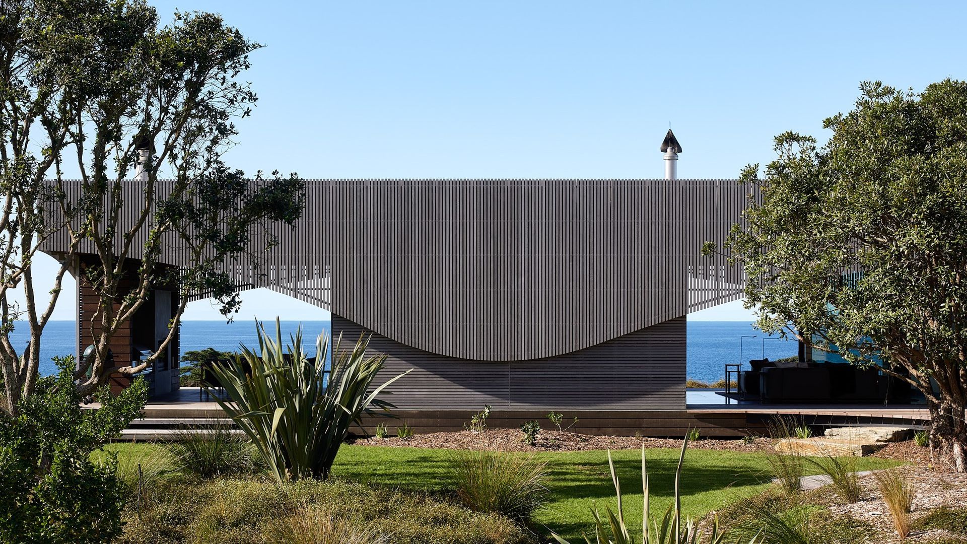 Dune House, Northland banner
