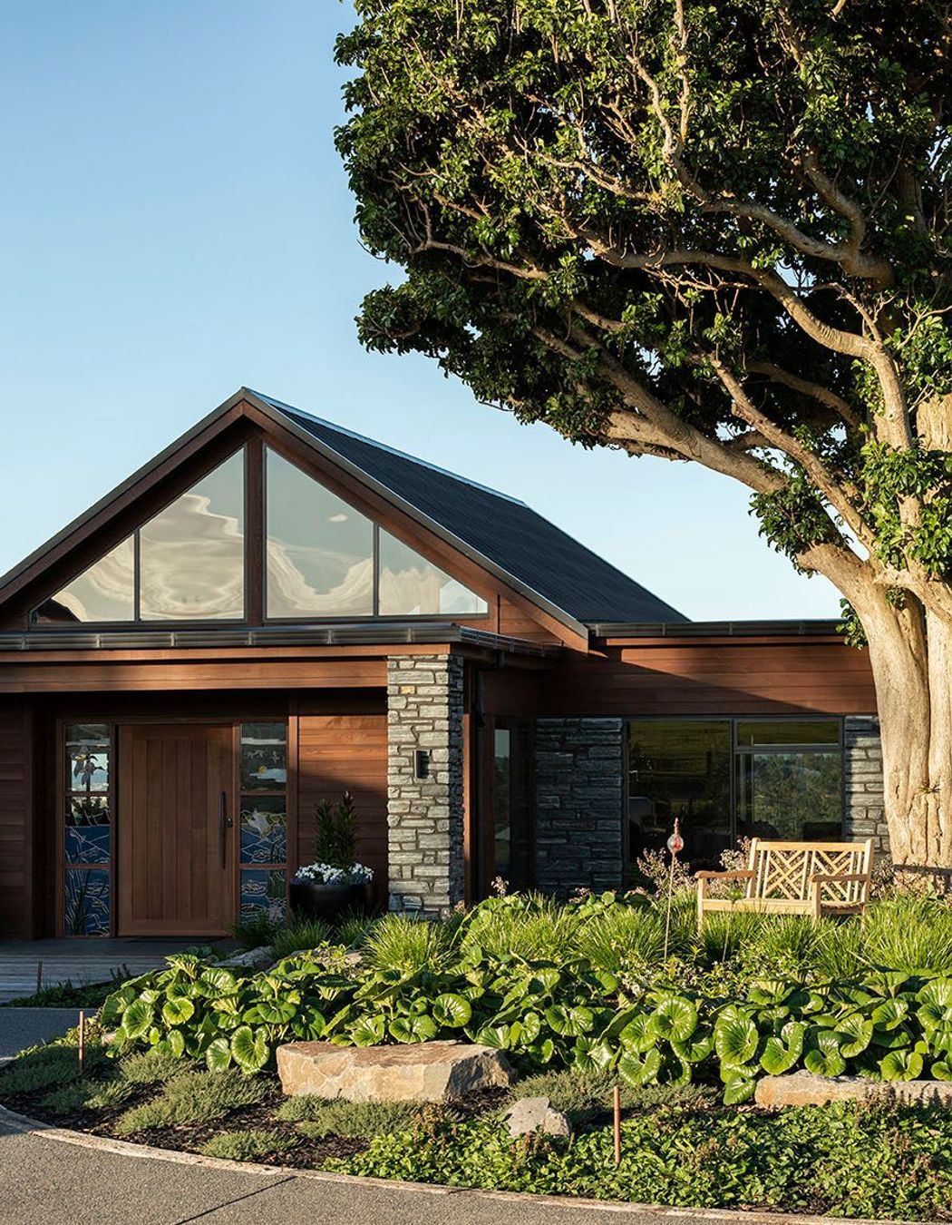 The Entry and adjacent pavilions pivot around a protected Puriri Tree which forms the focal point to the beautiful gardens on arrival.