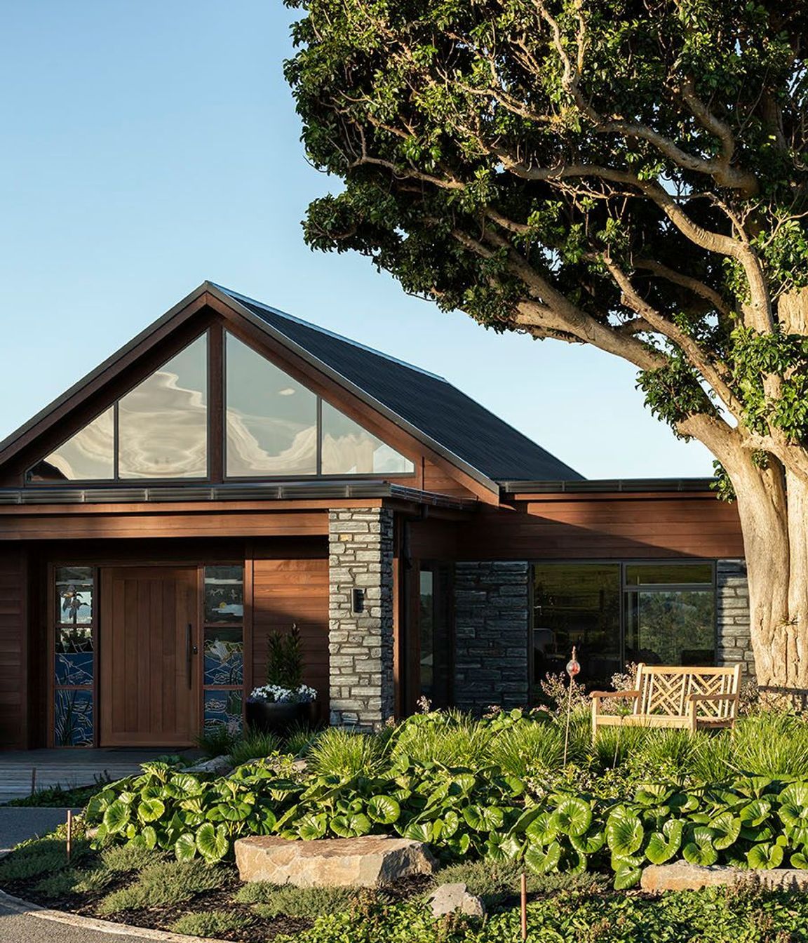 The Entry and adjacent pavilions pivot around a protected Puriri Tree which forms the focal point to the beautiful gardens on arrival.