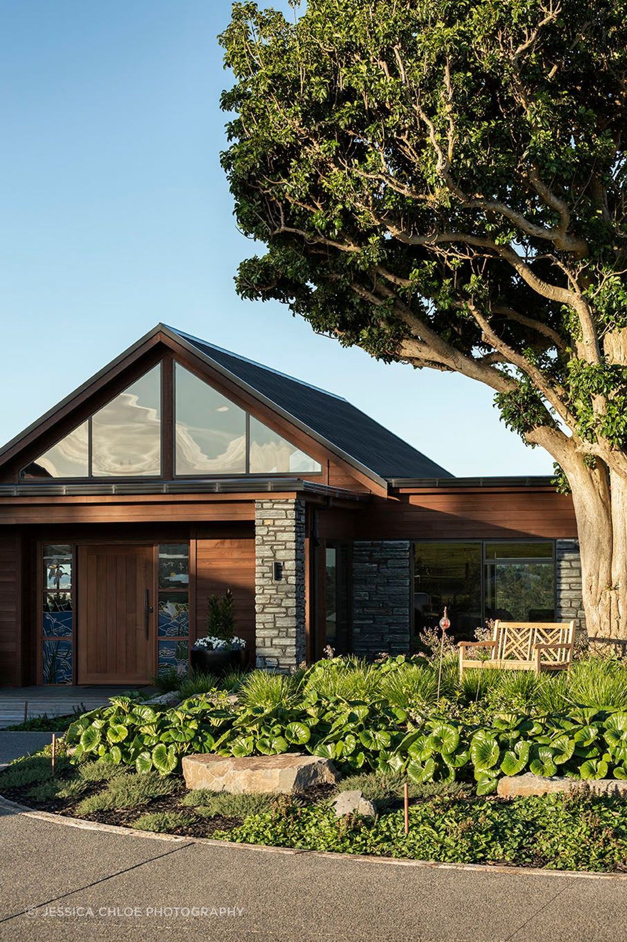 The Entry and adjacent pavilions pivot around a protected Puriri Tree which forms the focal point to the beautiful gardens on arrival.