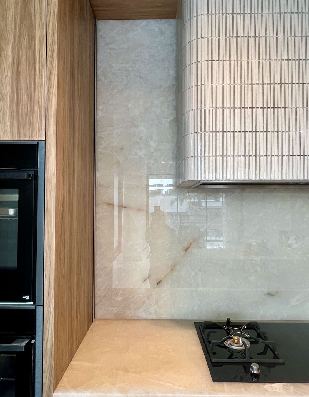 Kitchen-Rangehood-Splashback-.jpeg
