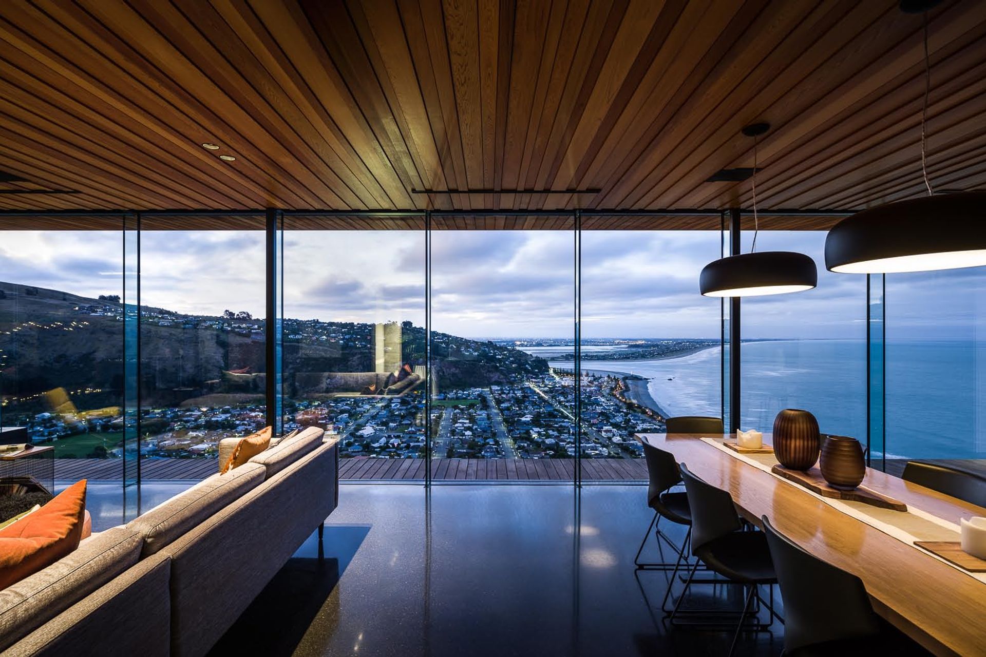 Floor-to-ceiling glazing in the living pavilion looks out over the ocean and towards Christchurch city.