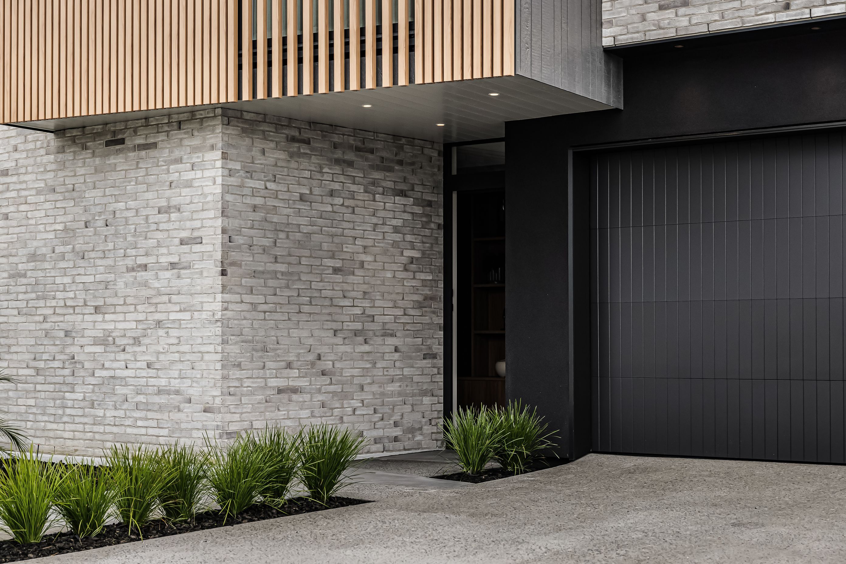 LL25003House-of-illusions-Maddren-103.jpg