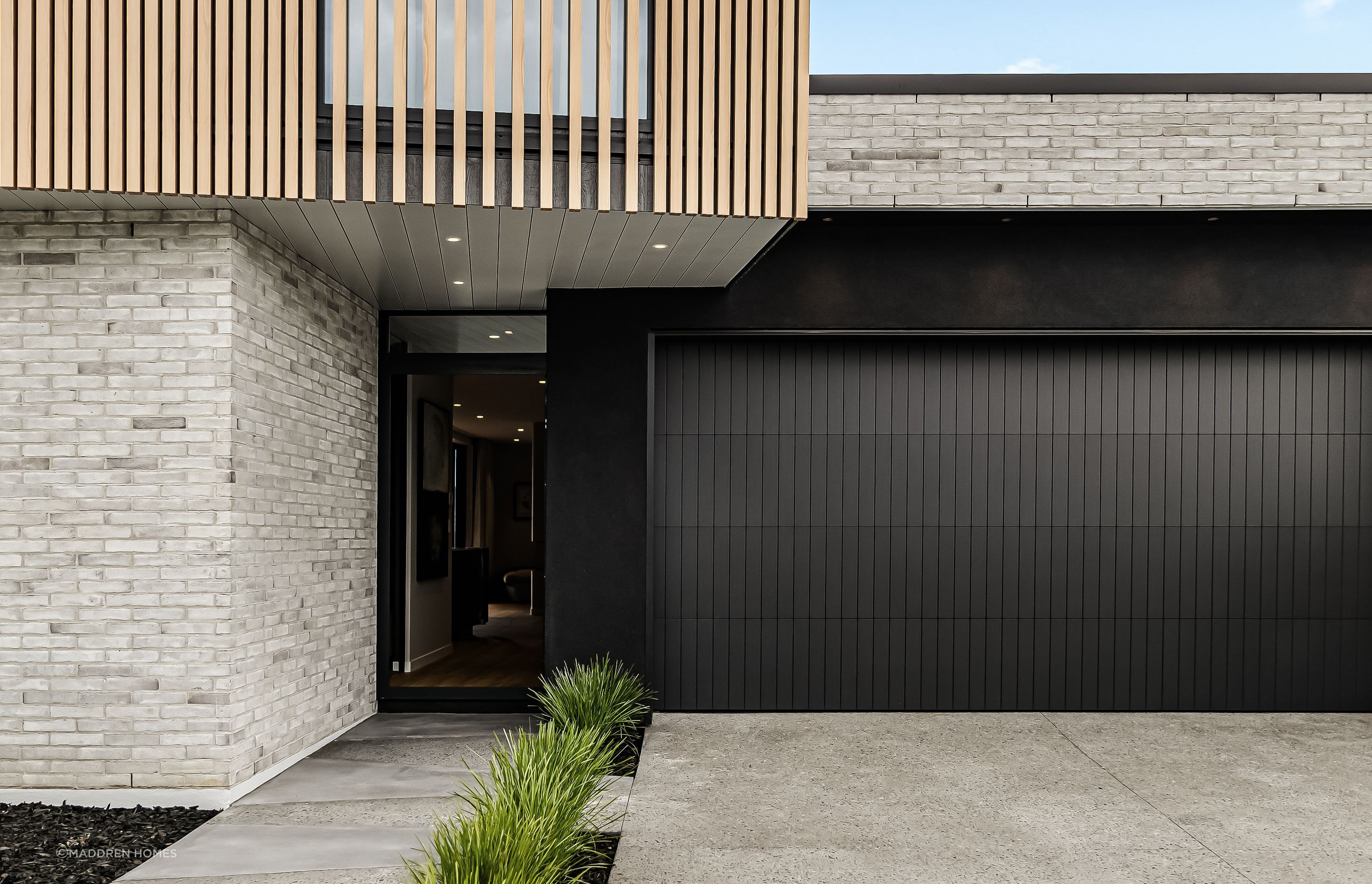 LL25003House-of-illusions-Maddren-105.jpg