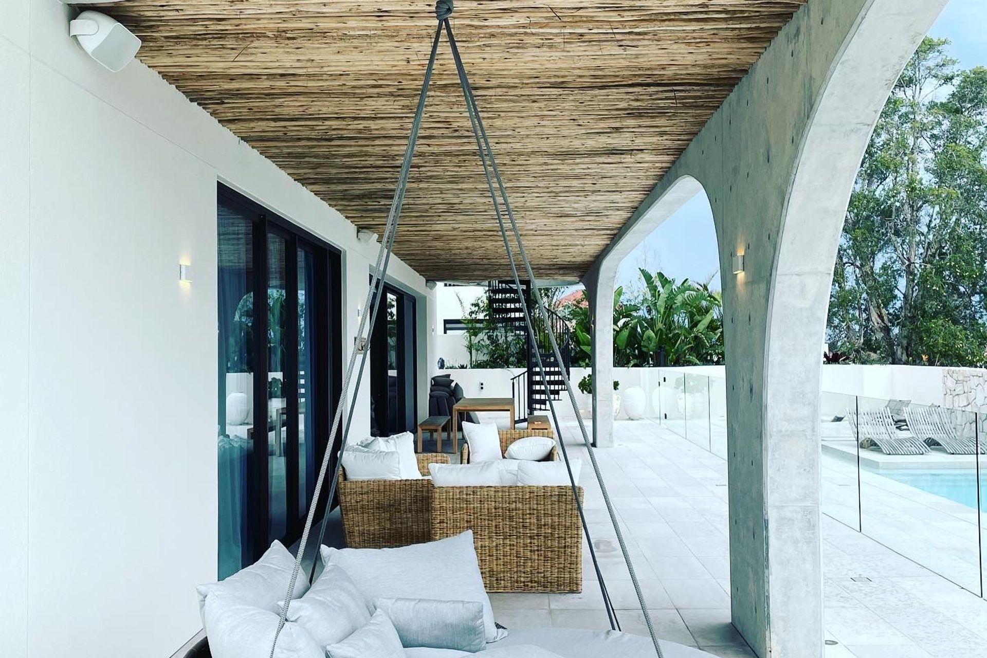 Luna Chiaro Limestone | RNB Property Group | Maxine Scalabrino-Fine Architect | Green Coast Landscapes