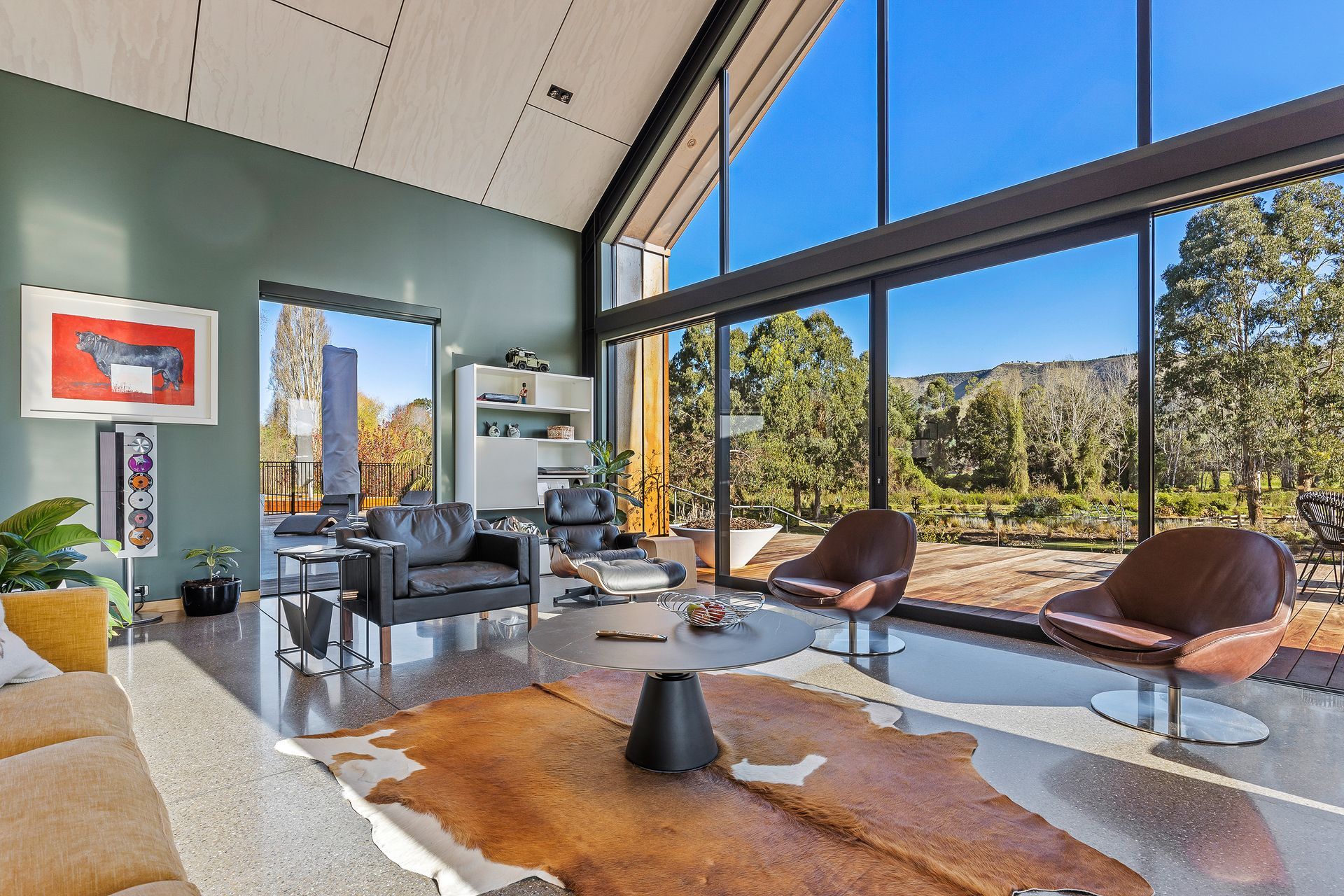 Tones and textures influenced by the surrounding landscape are found throughout the home's interior.