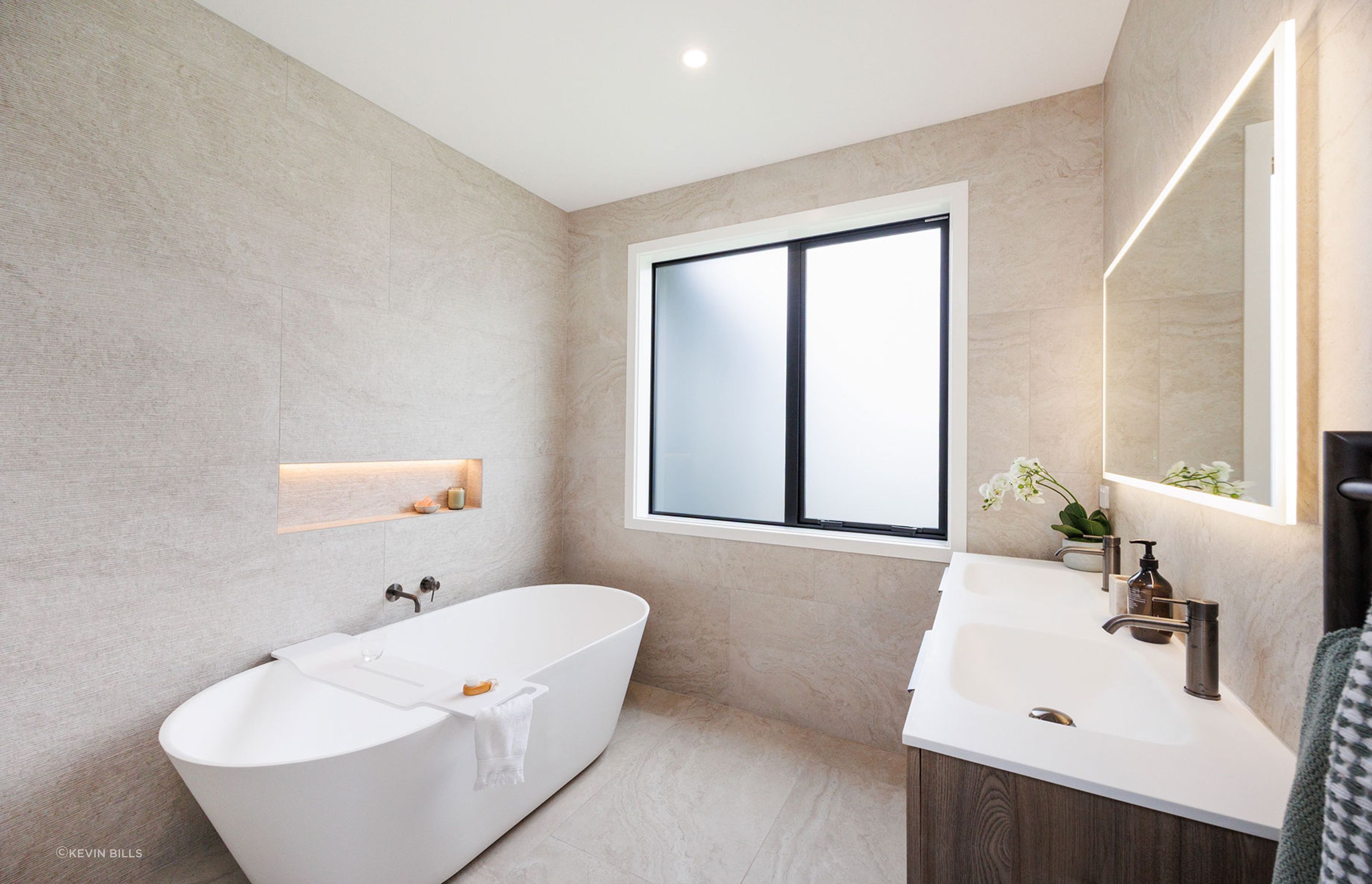 ManawatuZanderbathroomtub.jpg