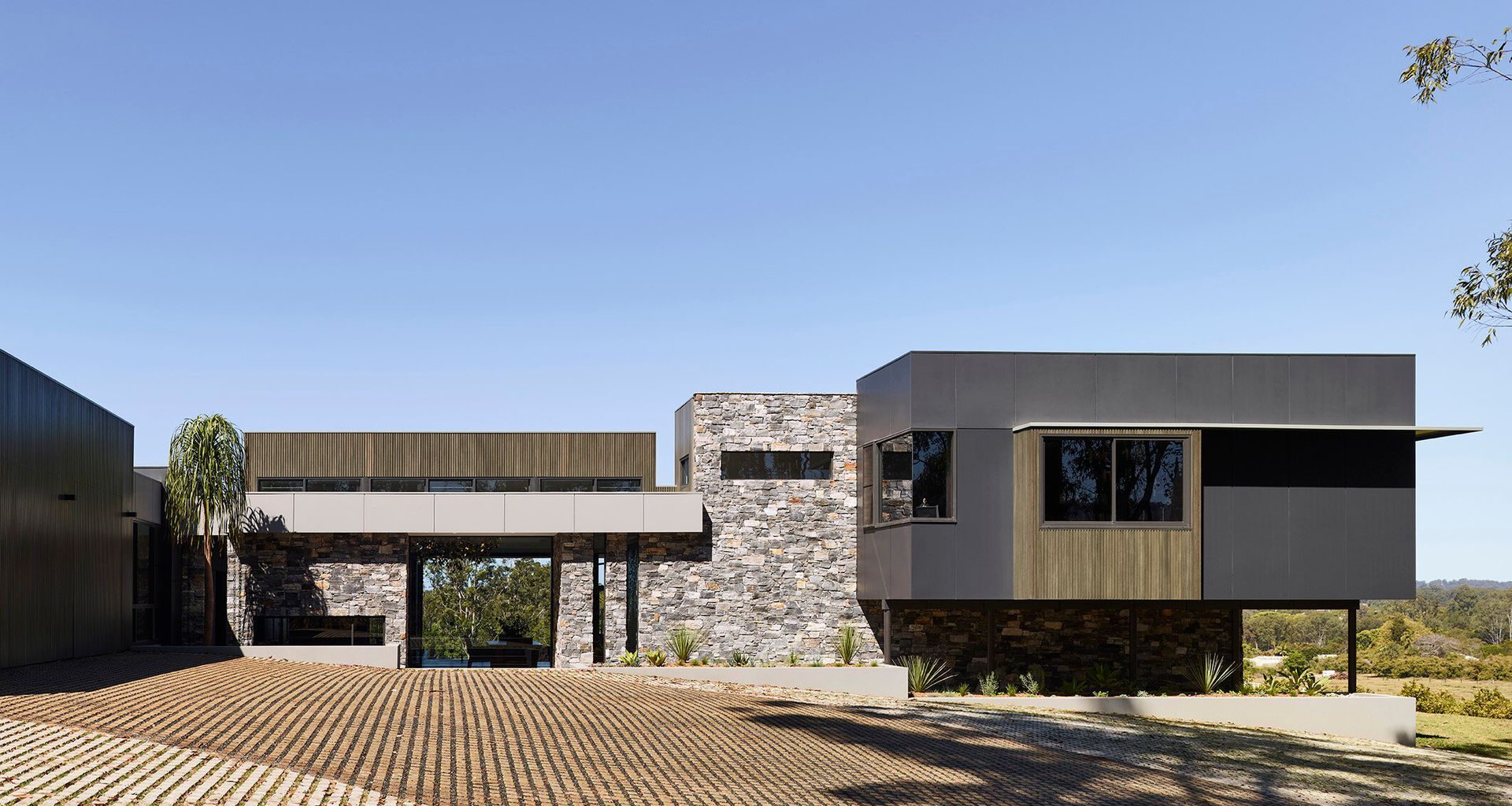 Merinda Farm House banner