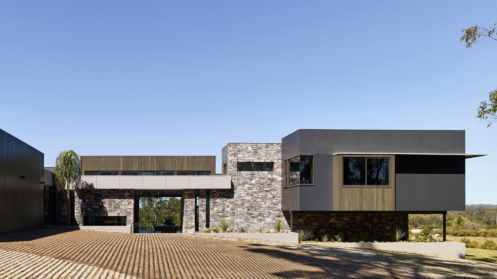 Merinda Farm House banner