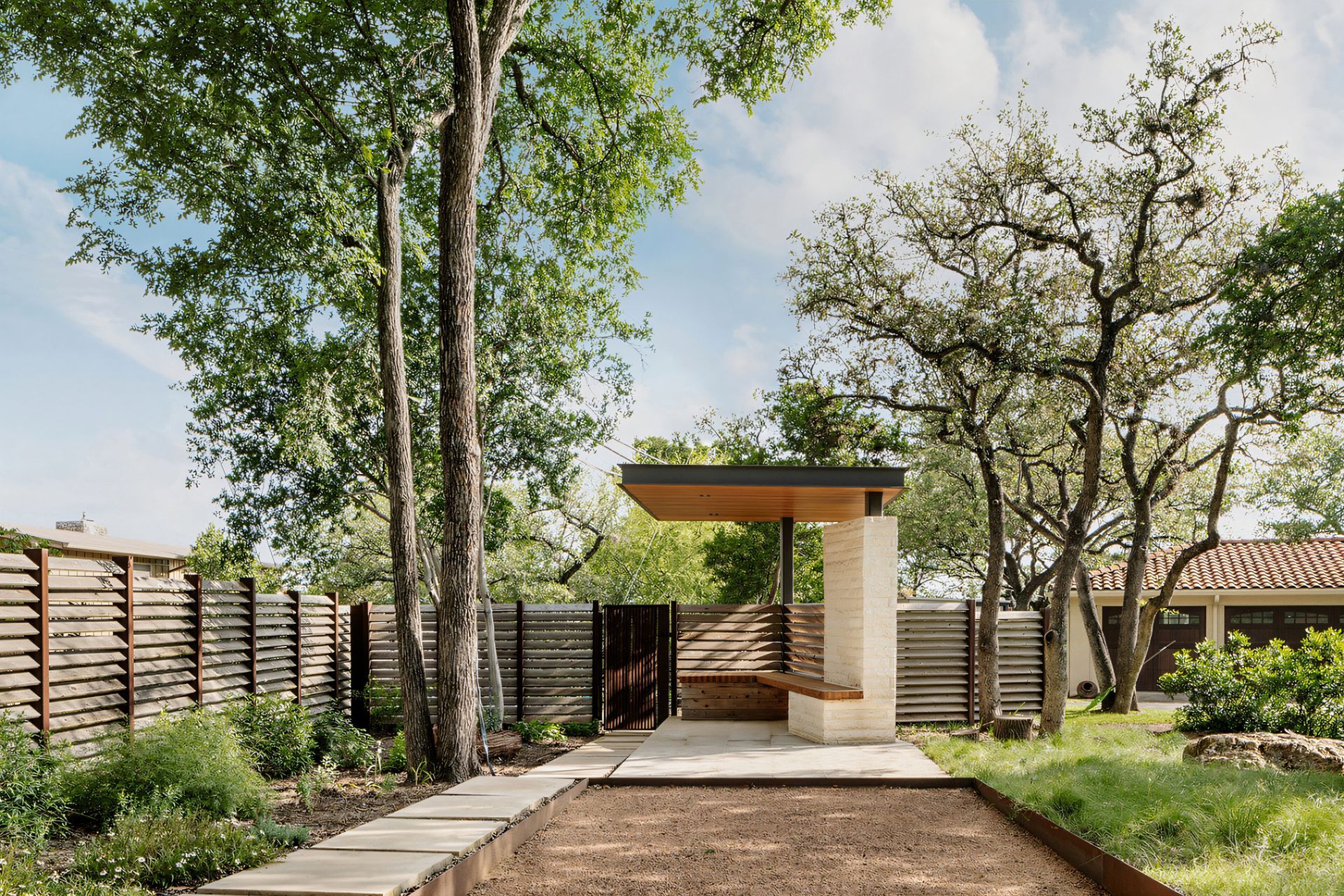 Modern-Ridgewood-Cove-Residence-ALIGN-Austin-Architects-5-upscaled-by-StabilityAI.jpg