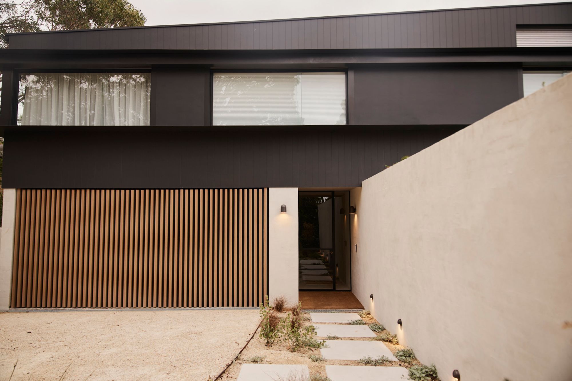 OUTSIDEFRONTPLATEAUPROJECT07.jpg