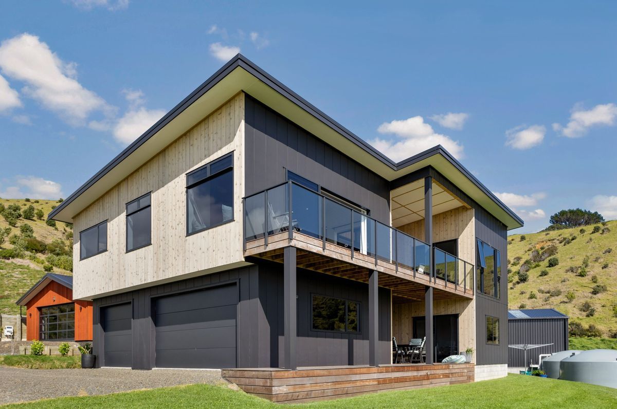 Opito Sands, Coromandel - Siena Framed Glass Balustrades for a Beach Home