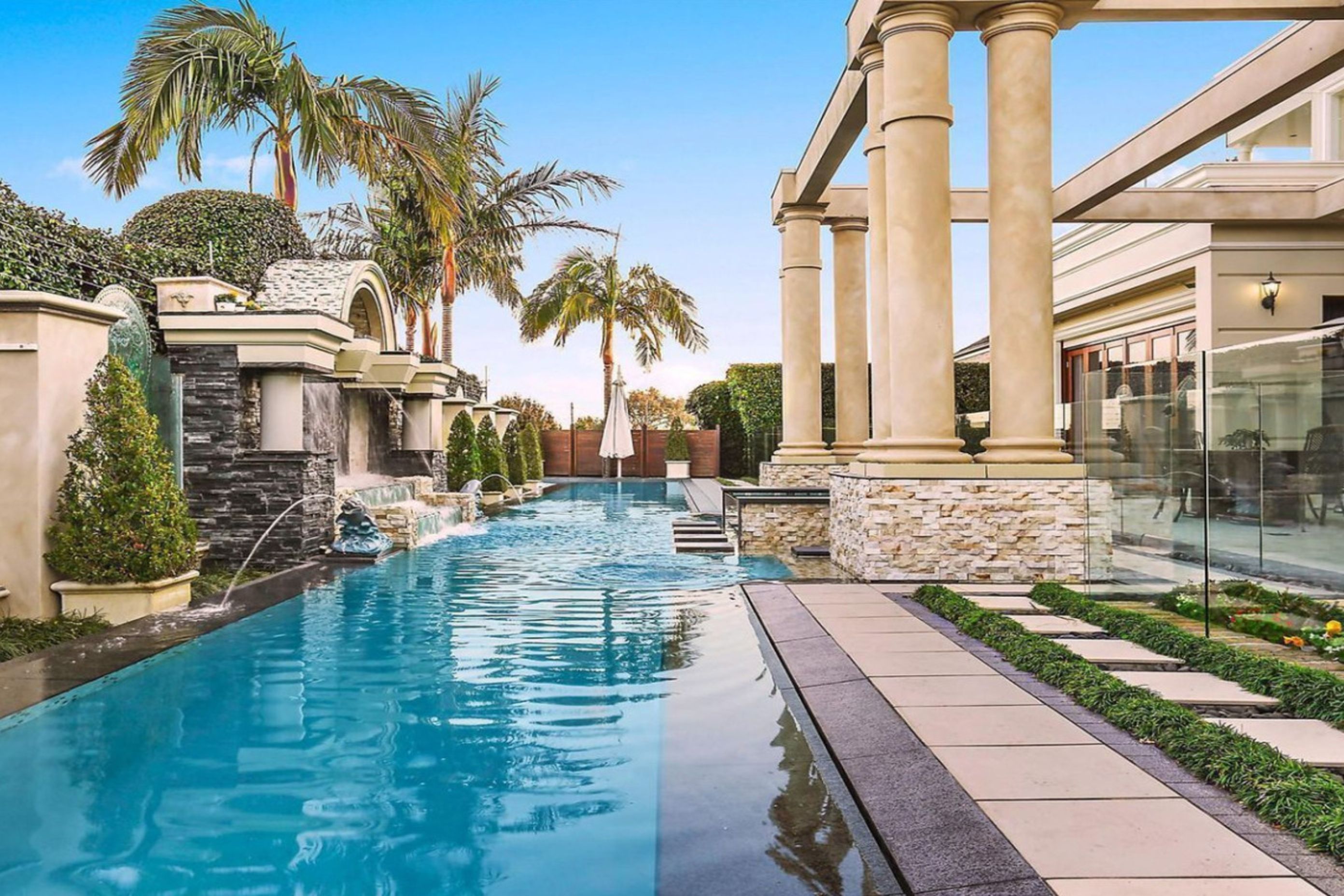Outdoor-Pool-Castle-Hill.jpg