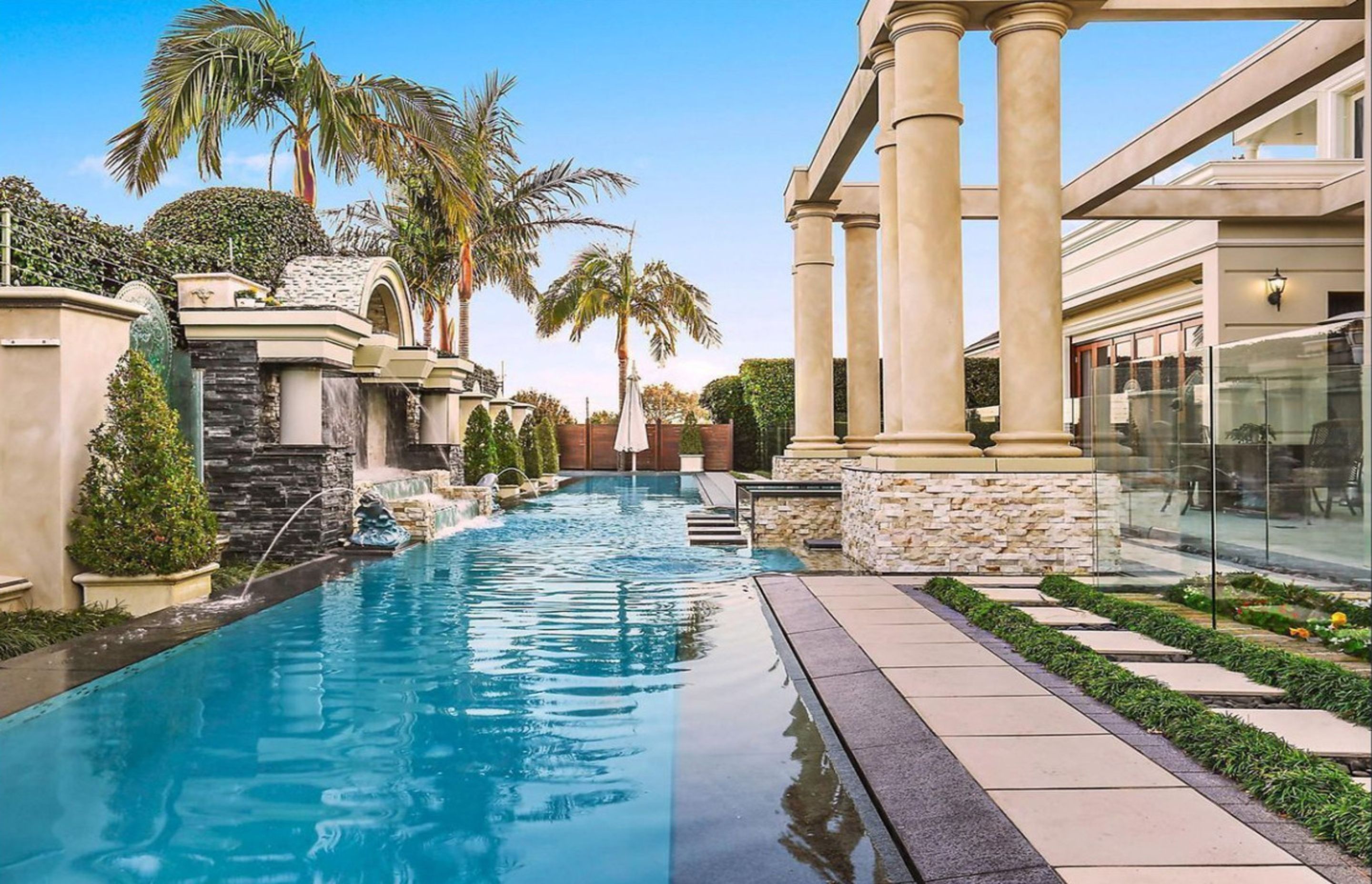 Outdoor-Pool-Castle-Hill.jpg