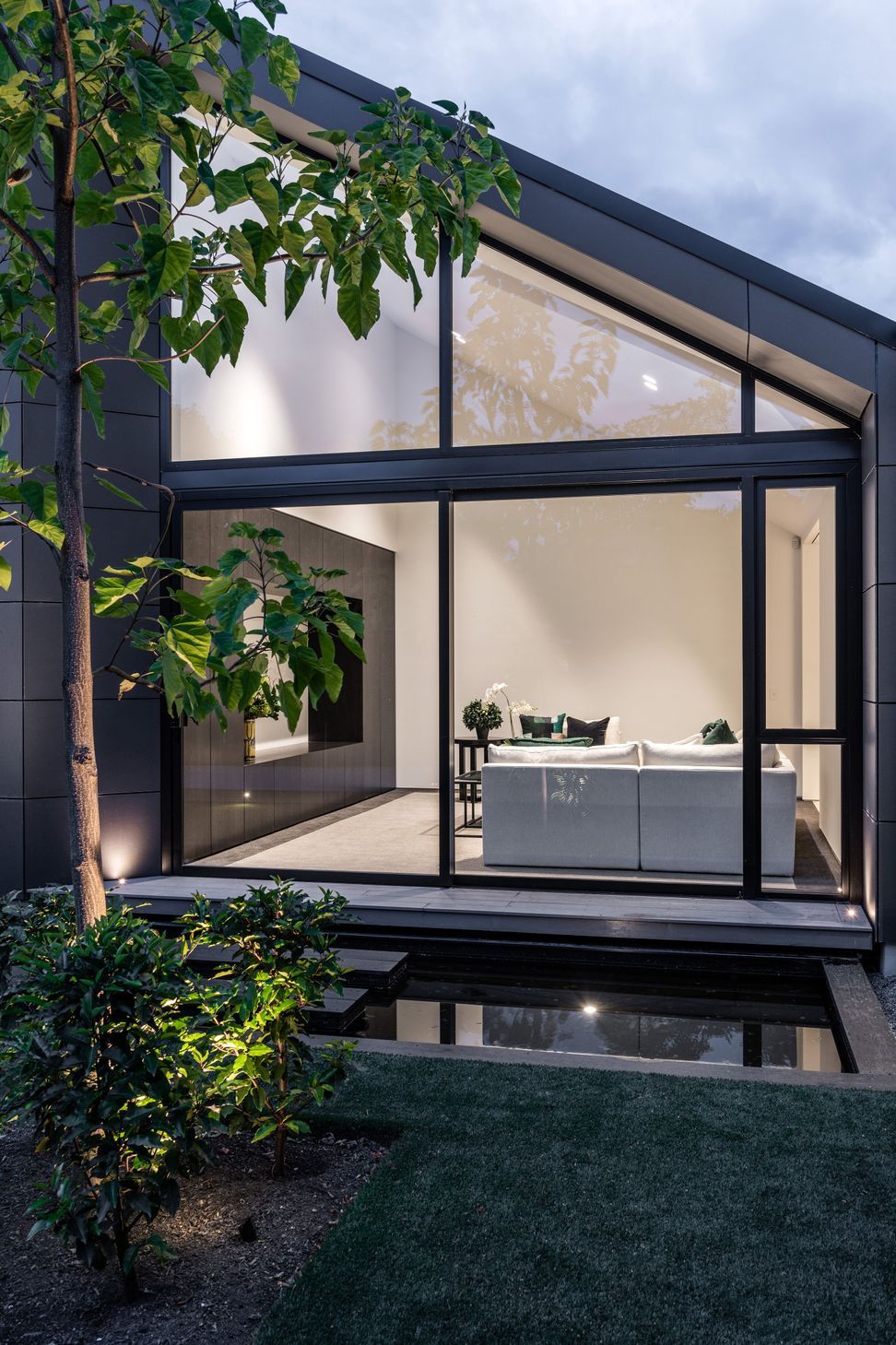 Parkdale-Dormer-House-Sitting-Room-Over-Pond-Stephen-Goodenough.jpg