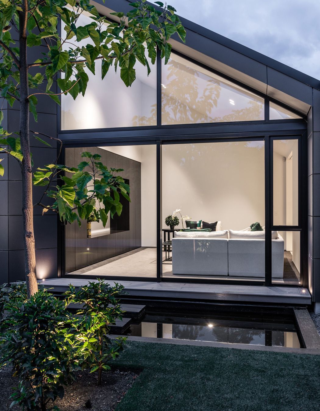 Parkdale-Dormer-House-Sitting-Room-Over-Pond-Stephen-Goodenough.jpg