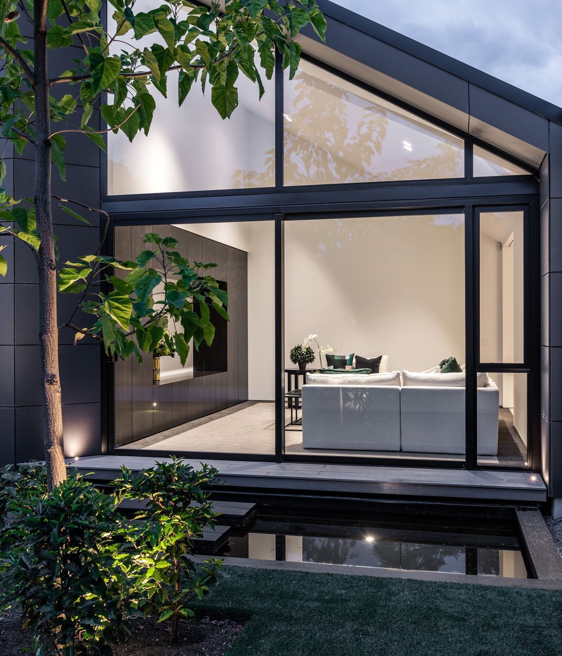 Parkdale-Dormer-House-Sitting-Room-Over-Pond-Stephen-Goodenough.jpg
