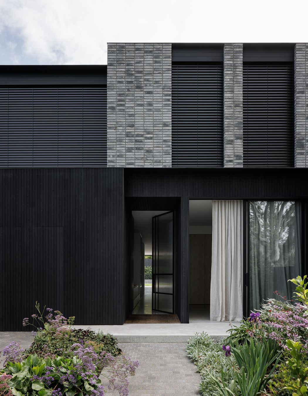 Petersen-D91-bricks-Elsternwick-Residences-front-entrance.jpg