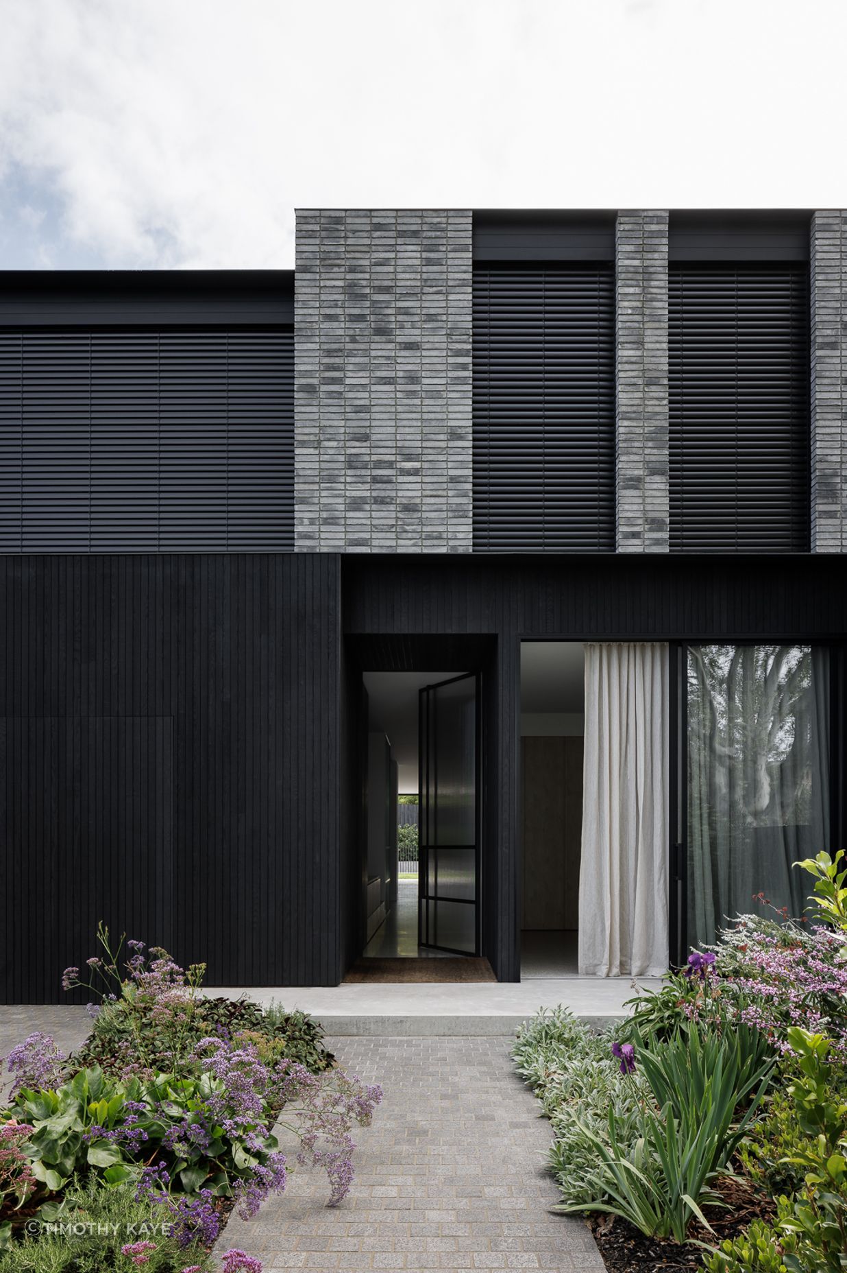 Petersen-D91-bricks-Elsternwick-Residences-front-entrance.jpg