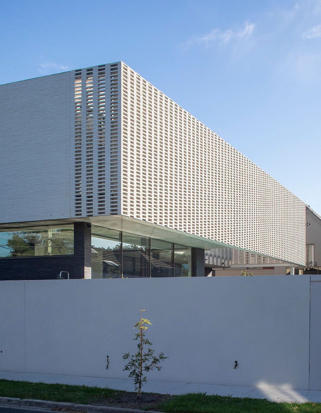 Petersen-K11-bricks-Brise-House-Brise-Soleil-streetview.jpg