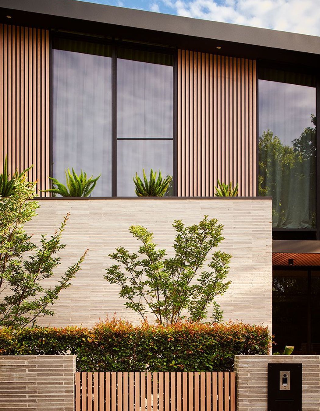 Petersen-K11-bricks-Hawthorn-Grove-fence.jpg