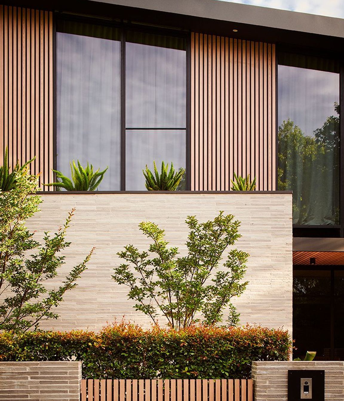 Petersen-K11-bricks-Hawthorn-Grove-fence.jpg