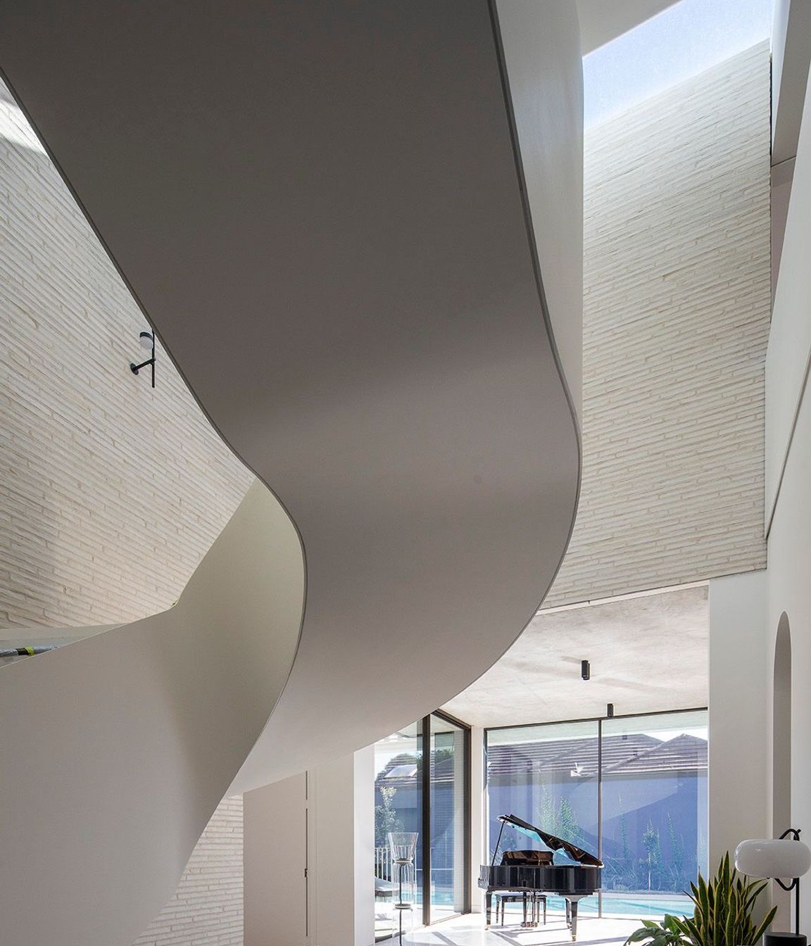 Petersen-K11-bricks-interanl-brickwork-foyer-Brise-House.jpg